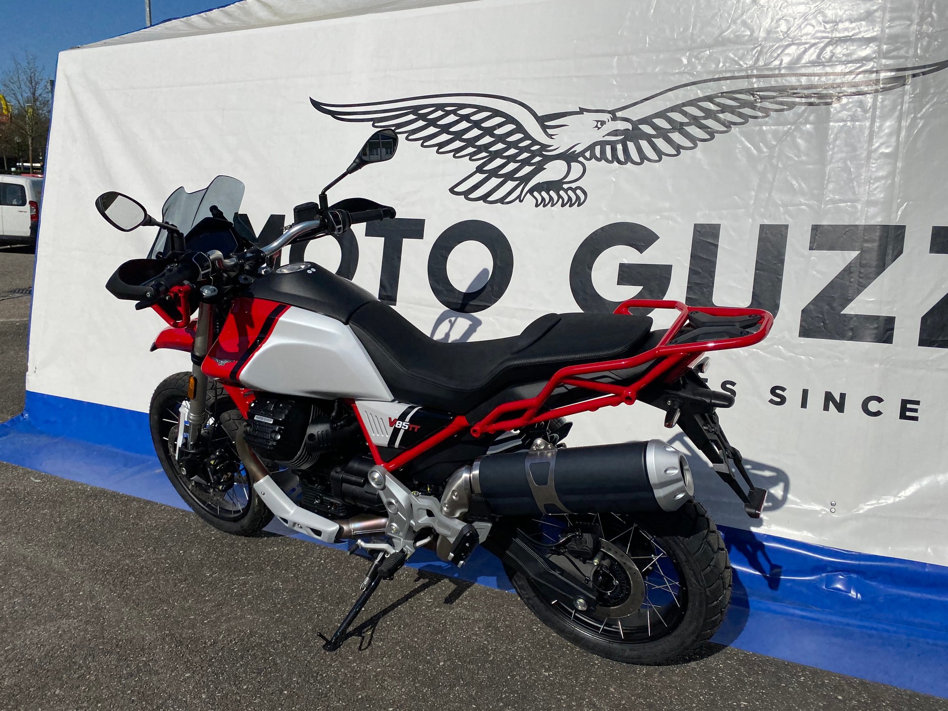 MOTO GUZZI V85 TT Premium Graphics 2-Tone E5-image-8