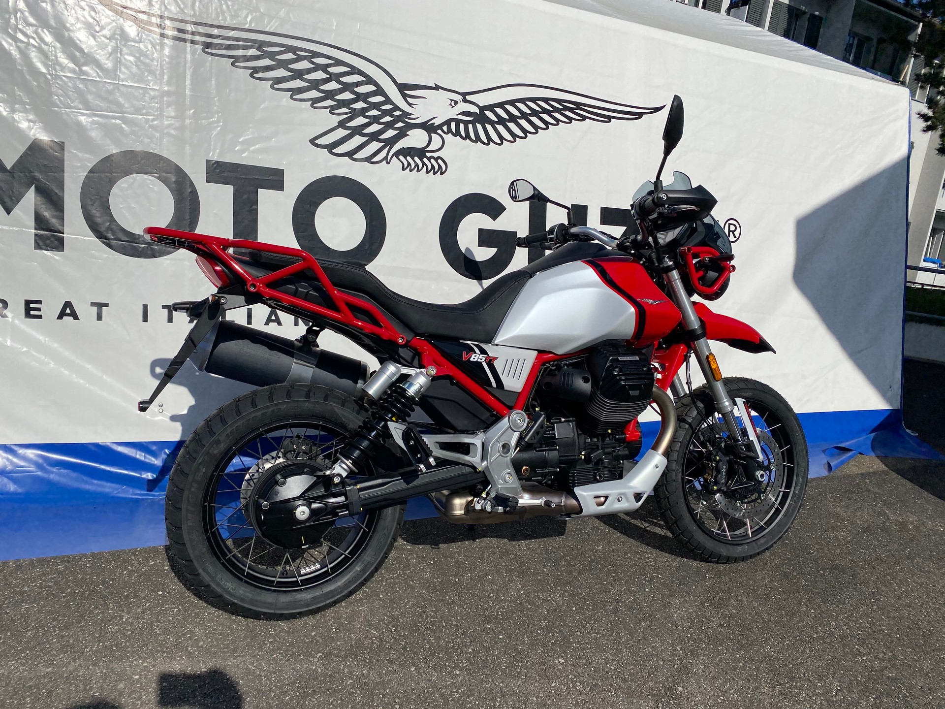 MOTO GUZZI V85 TT Premium Graphics 2-Tone E5-image-2