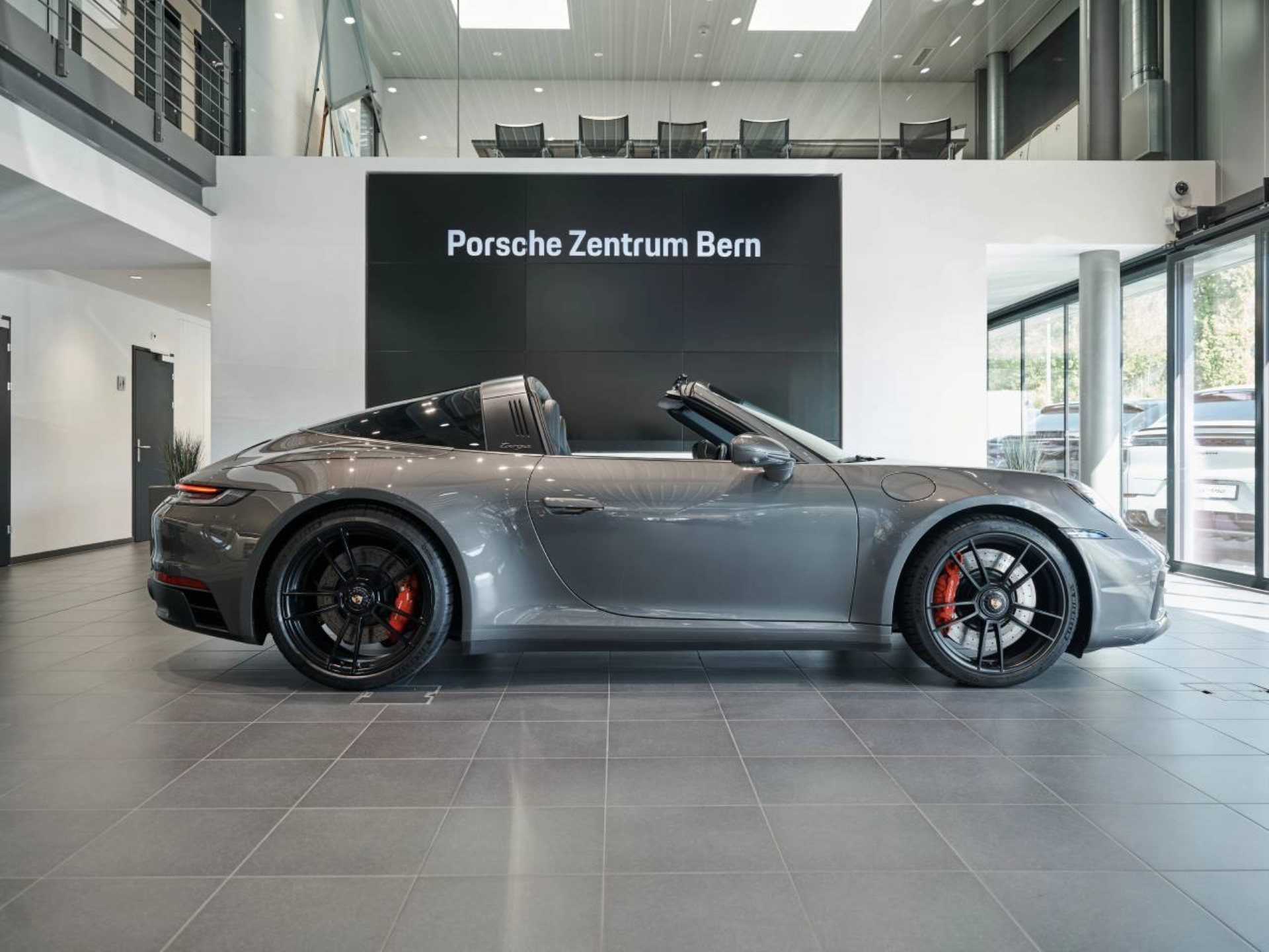 PORSCHE 911 Targa 4 GTS-showroom-element-1