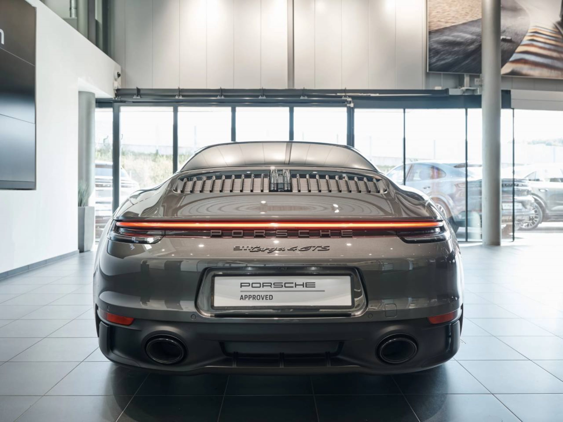 PORSCHE 911 Targa 4 GTS-image-5