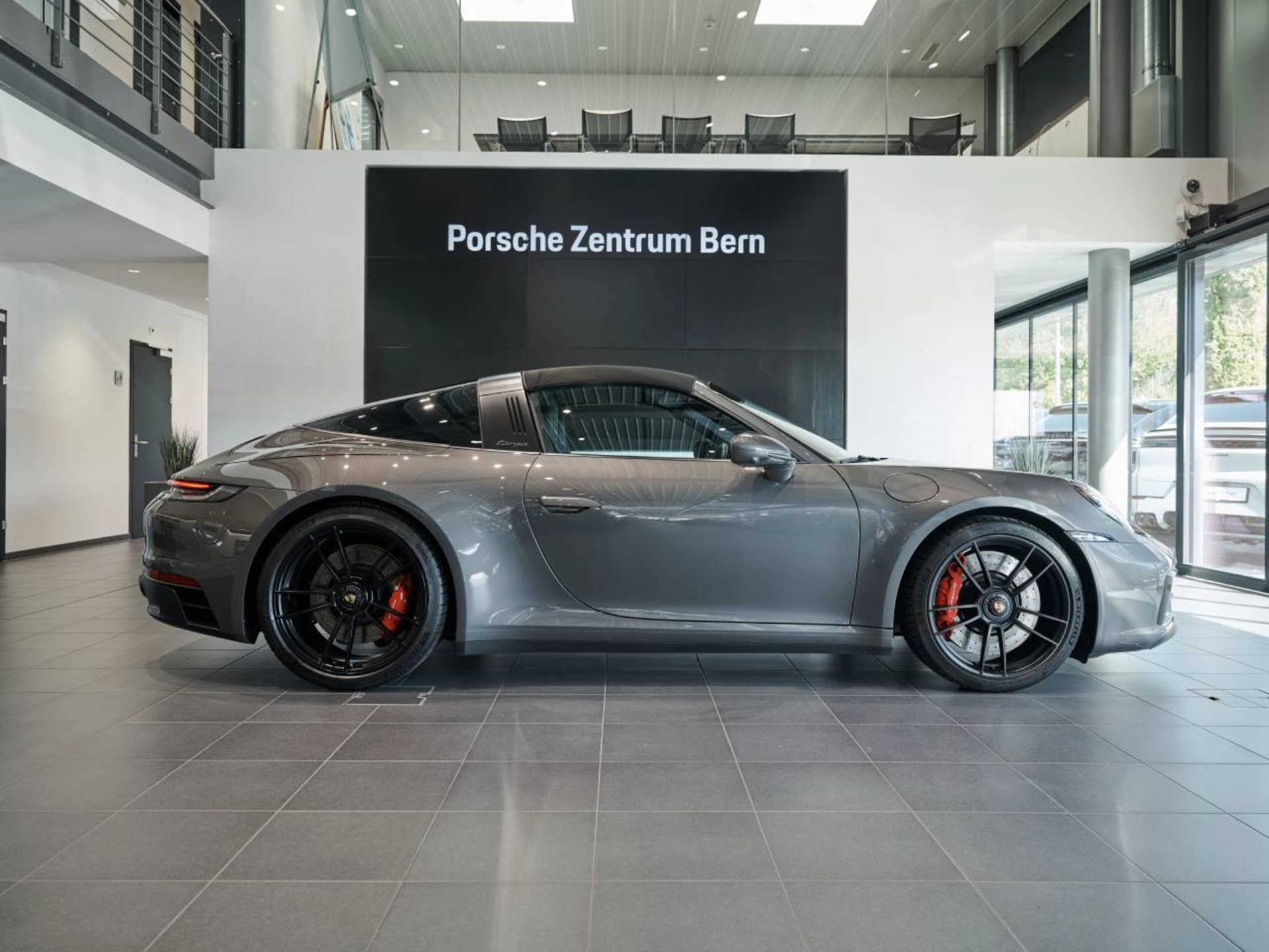 PORSCHE 911 Targa 4 GTS-image-11
