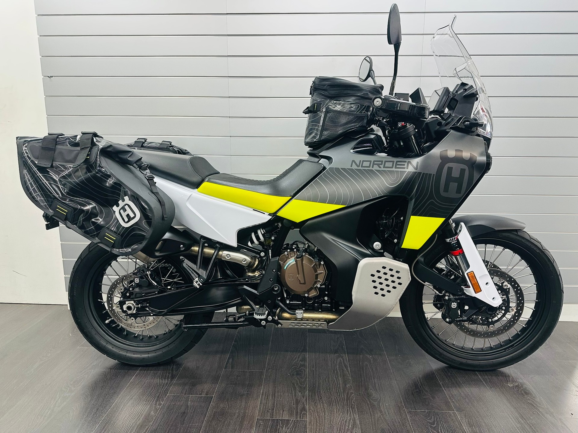 HUSQVARNA Norden 901-image-1