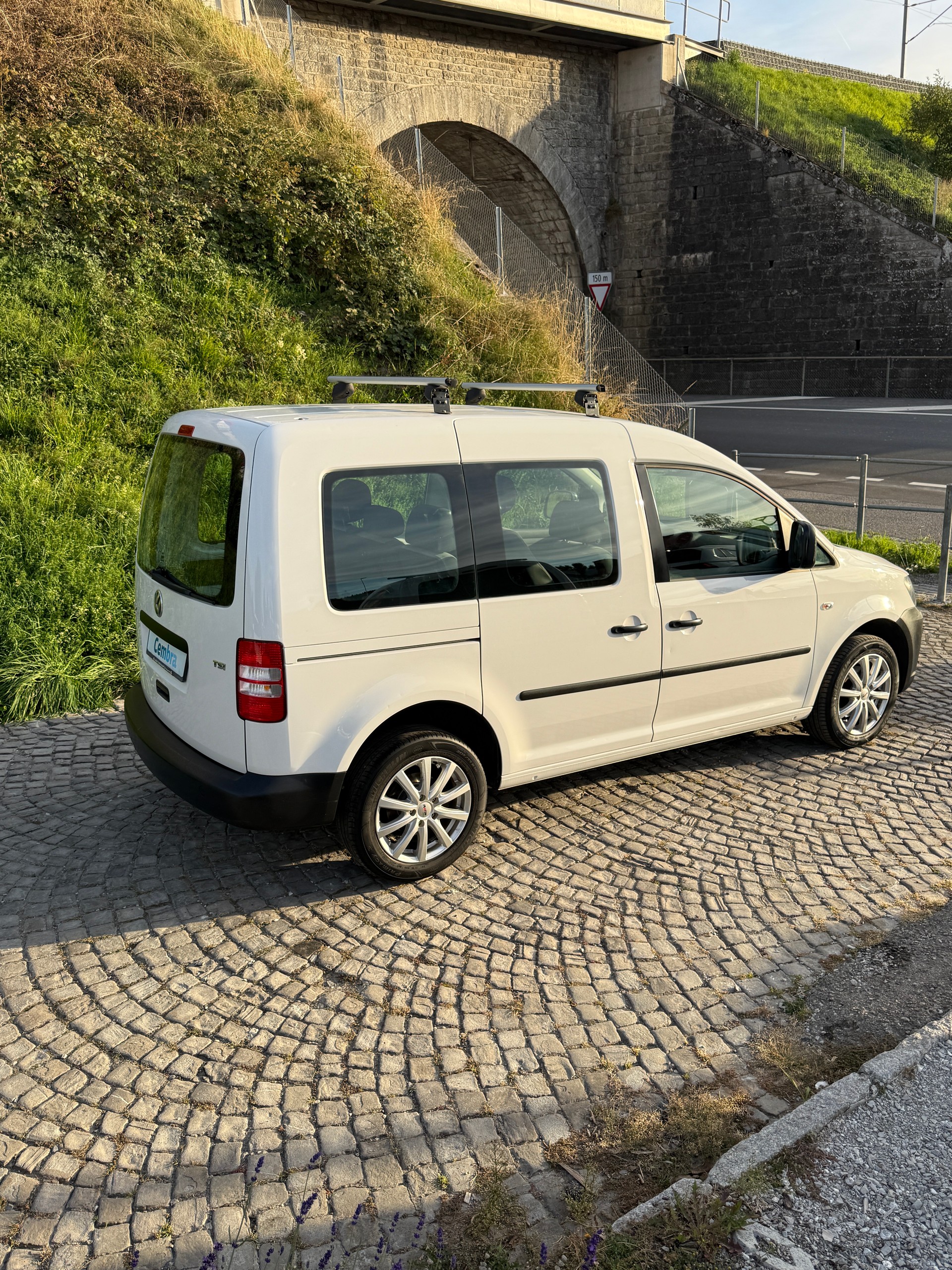 VW Caddy 1.2 TSI-showroom-element-1