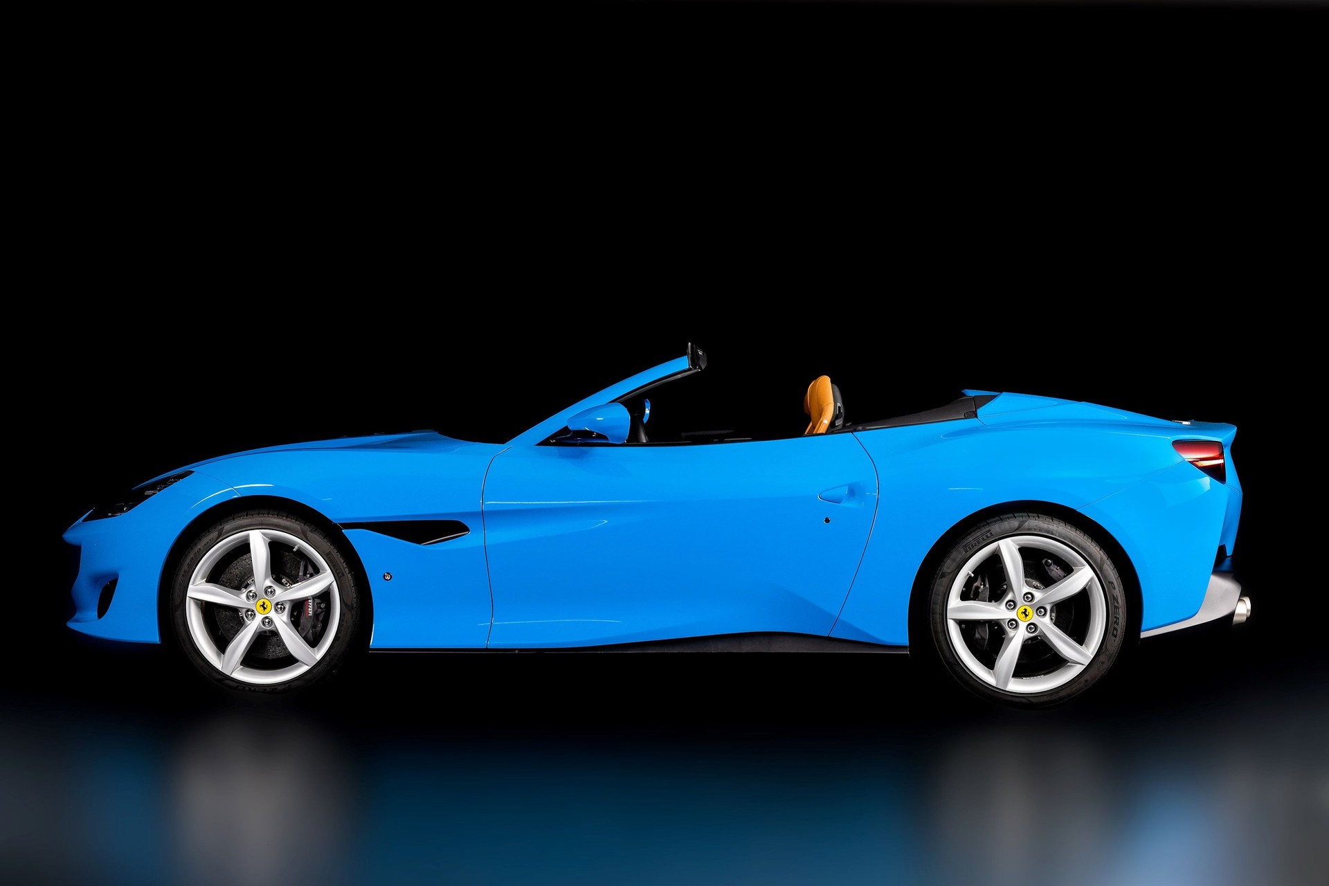 FERRARI Portofino 3.9 V8 T-showroom-element-1
