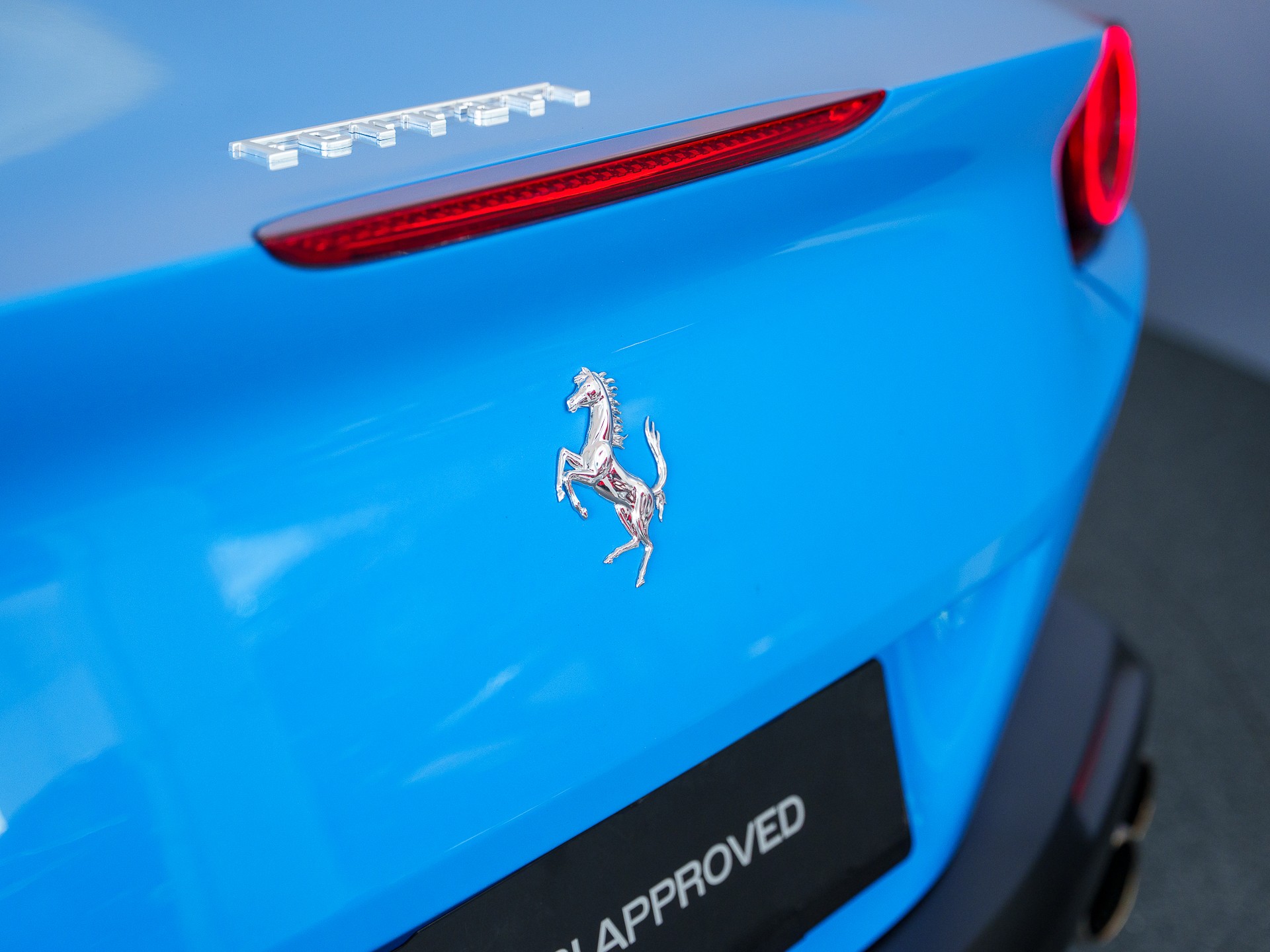 FERRARI Portofino 3.9 V8 T-showroom-element-3