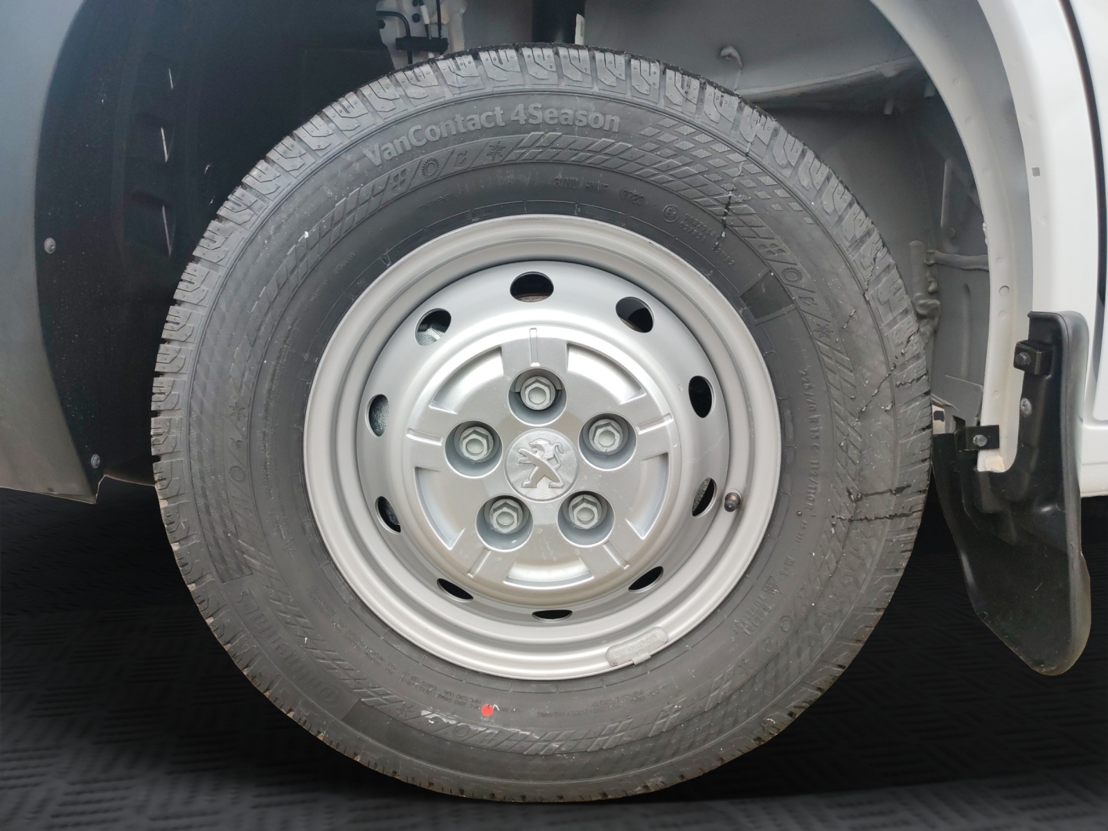 PEUGEOT Boxer 2.2 HDI 335 L2H2-image-9