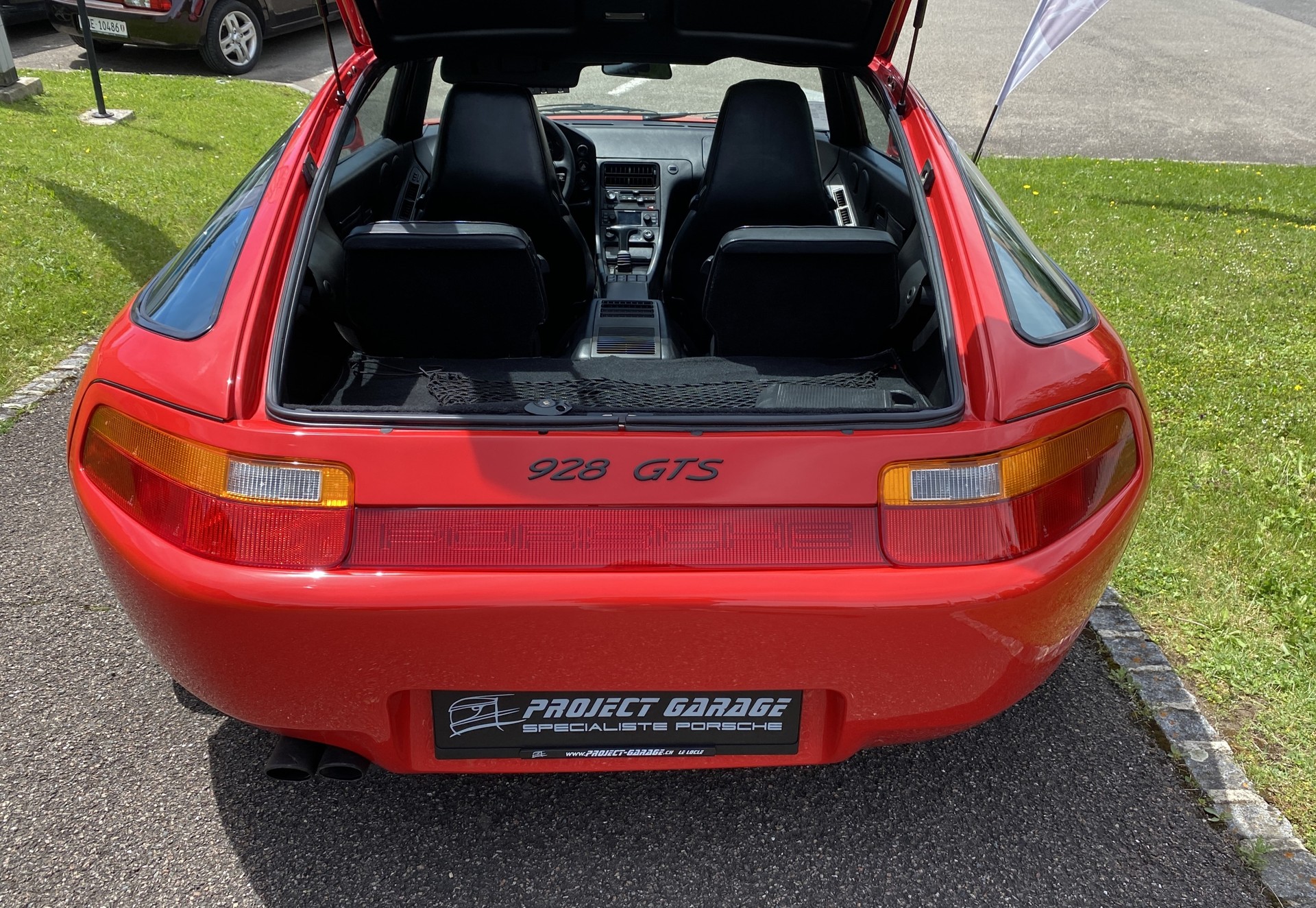 PORSCHE 928 GTS-showroom-element-3