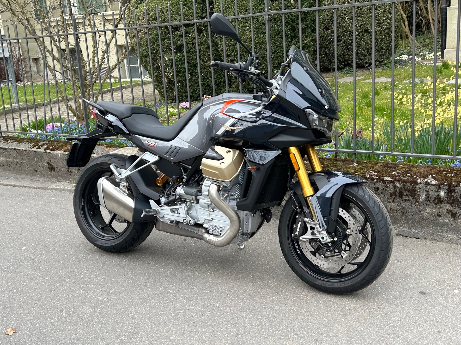 MOTO GUZZI V100 Mandello S E5+-image-2