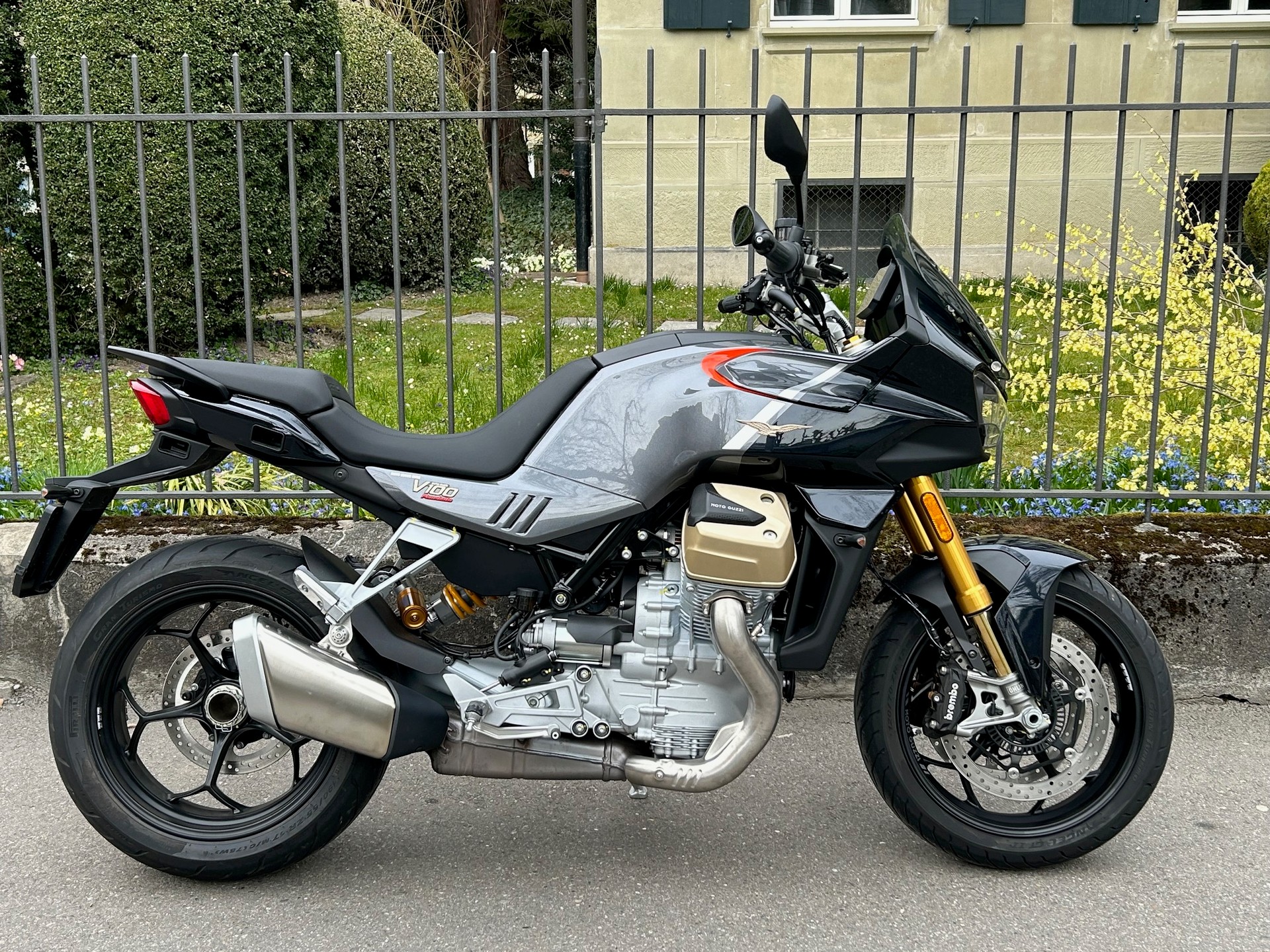 MOTO GUZZI V100 Mandello S E5+