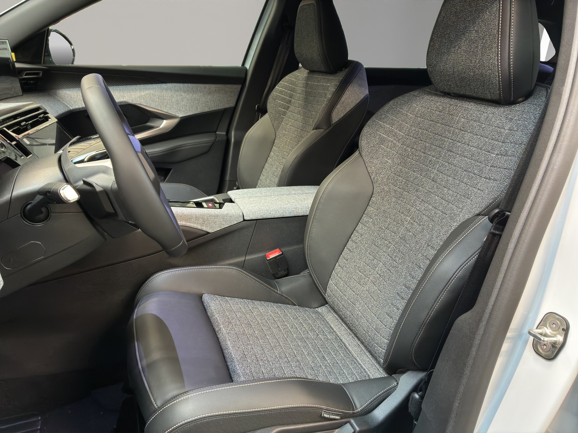 PEUGEOT 5008 145 Hybrid e-DCS6 Allure Premium-image-8