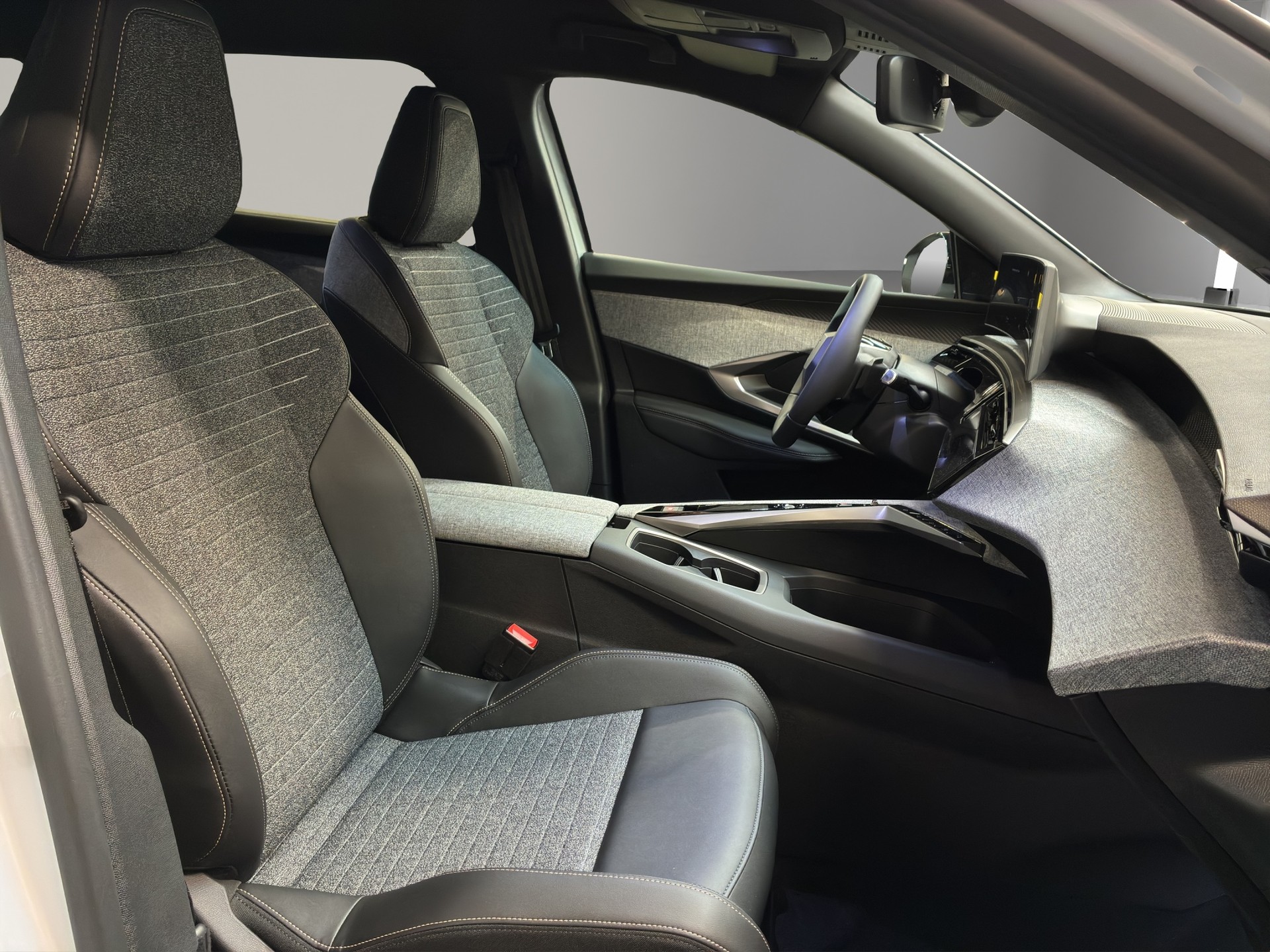 PEUGEOT 5008 145 Hybrid e-DCS6 Allure Premium-image-9