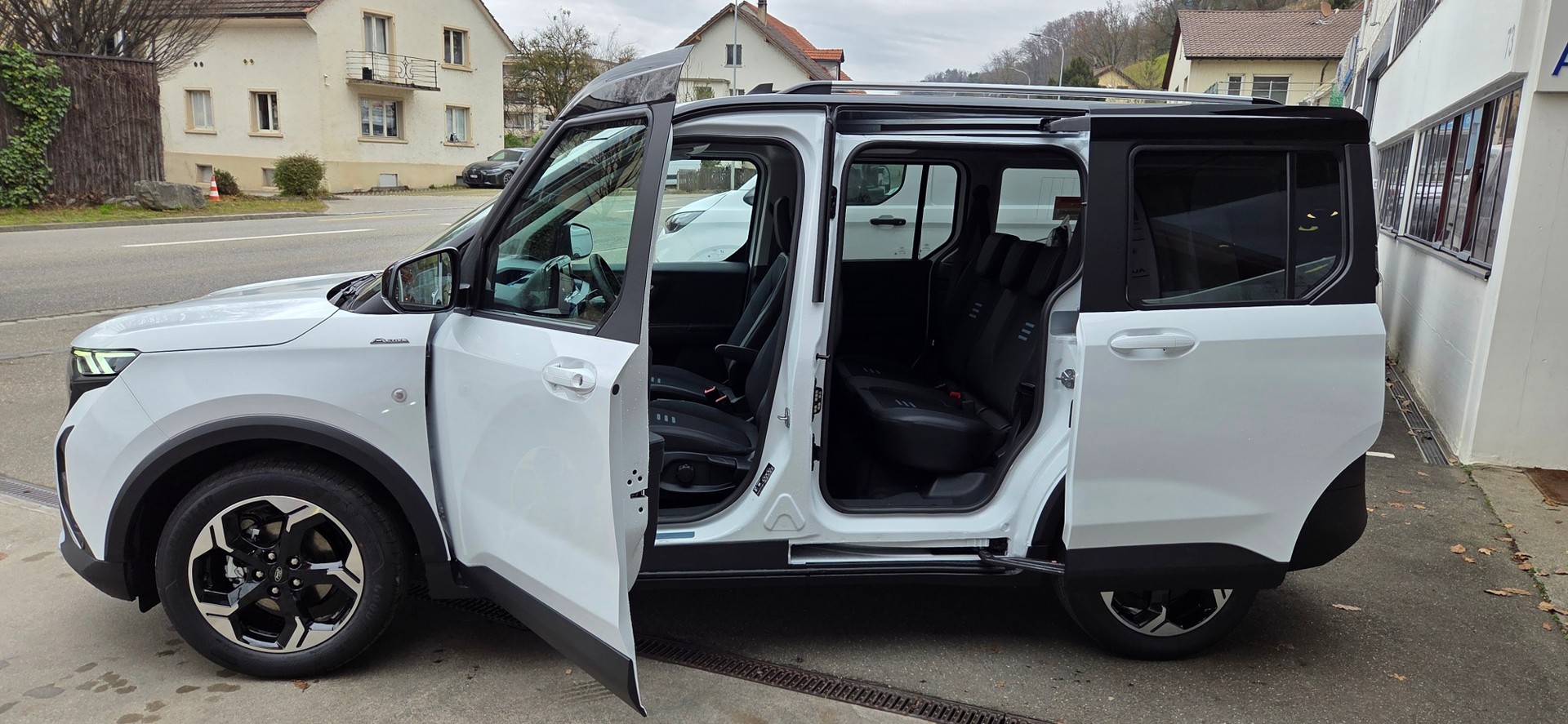 FORD Tourneo Courier 1.0 EcoBoost Active Automat-image-7