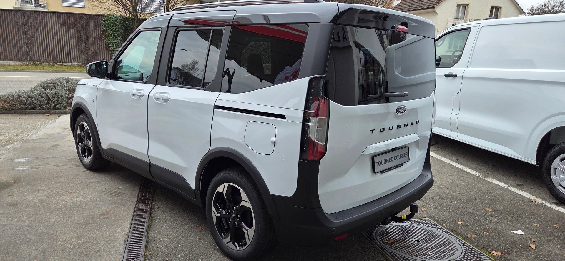 FORD Tourneo Courier 1.0 EcoBoost Active Automat-image-5