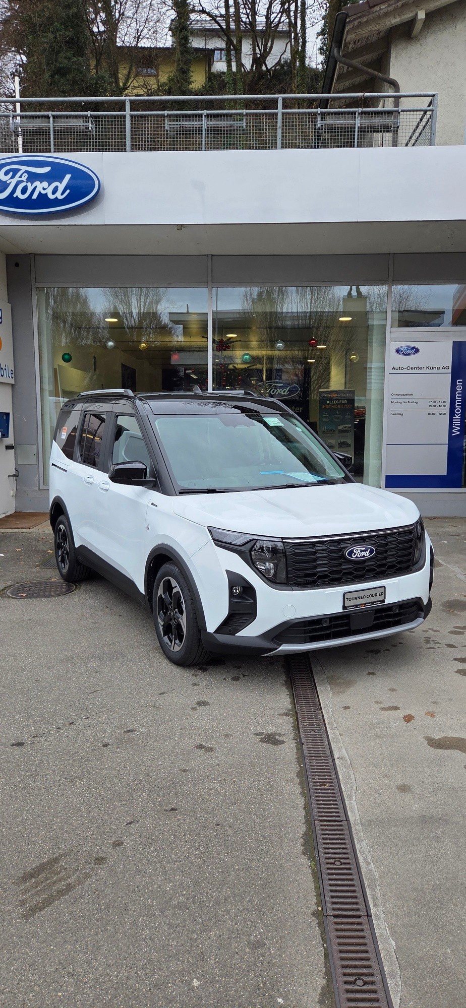 FORD Tourneo Courier 1.0 EcoBoost Active Automat-showroom-element-3