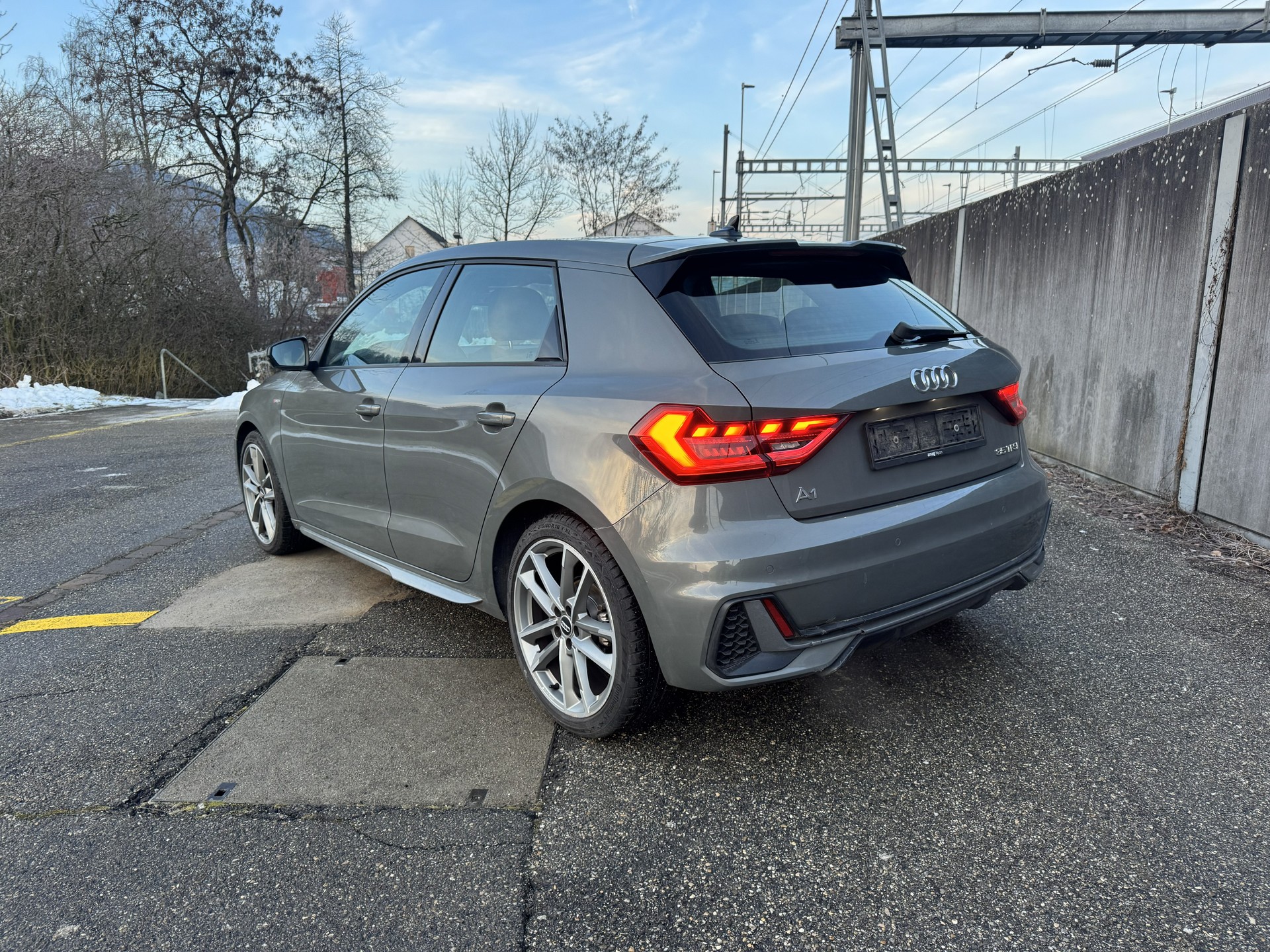 AUDI A1 Sportback 35 TFSI S Line S-tronic-image-4