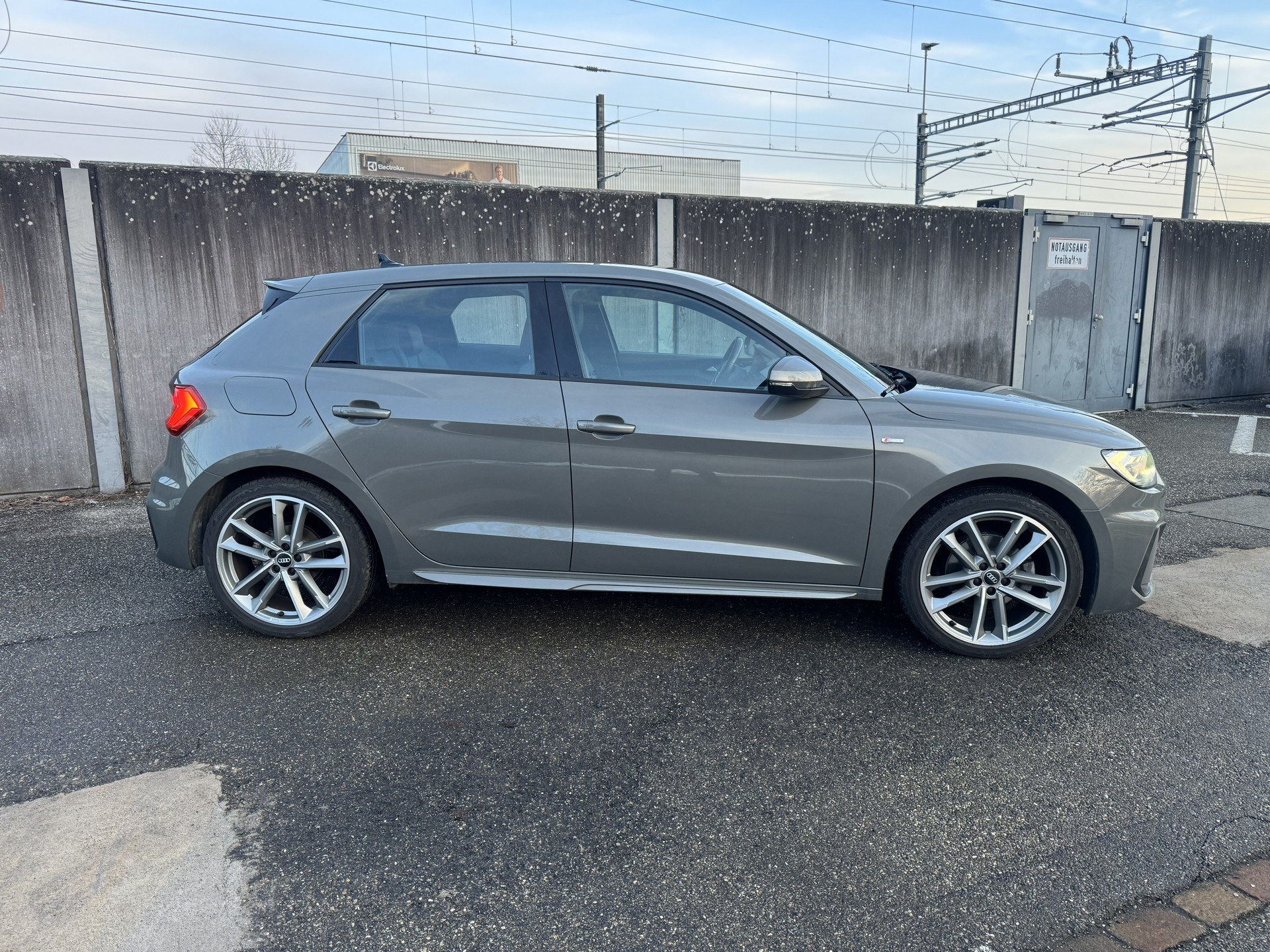 AUDI A1 Sportback 35 TFSI S Line S-tronic-showroom-element-3