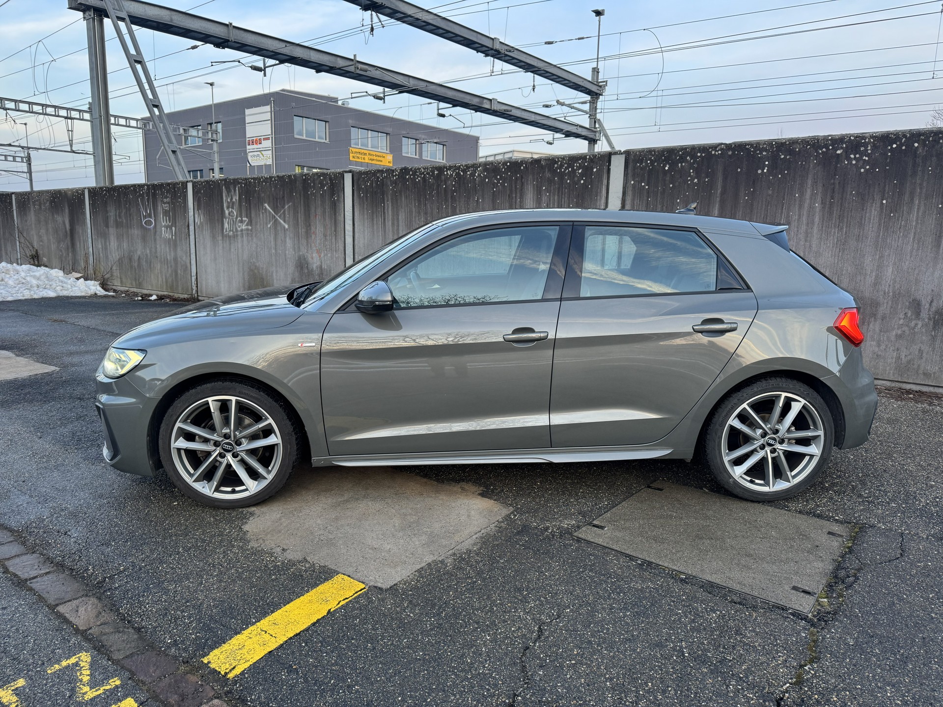 AUDI A1 Sportback 35 TFSI S Line S-tronic-showroom-element-1