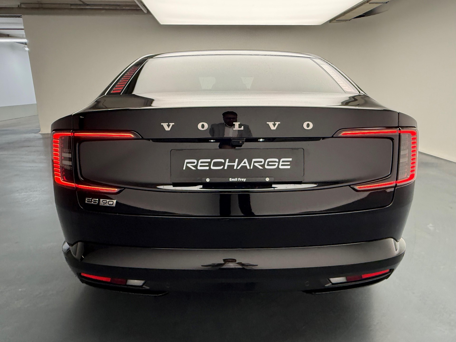 VOLVO ES90 Ultra-showroom-element-3