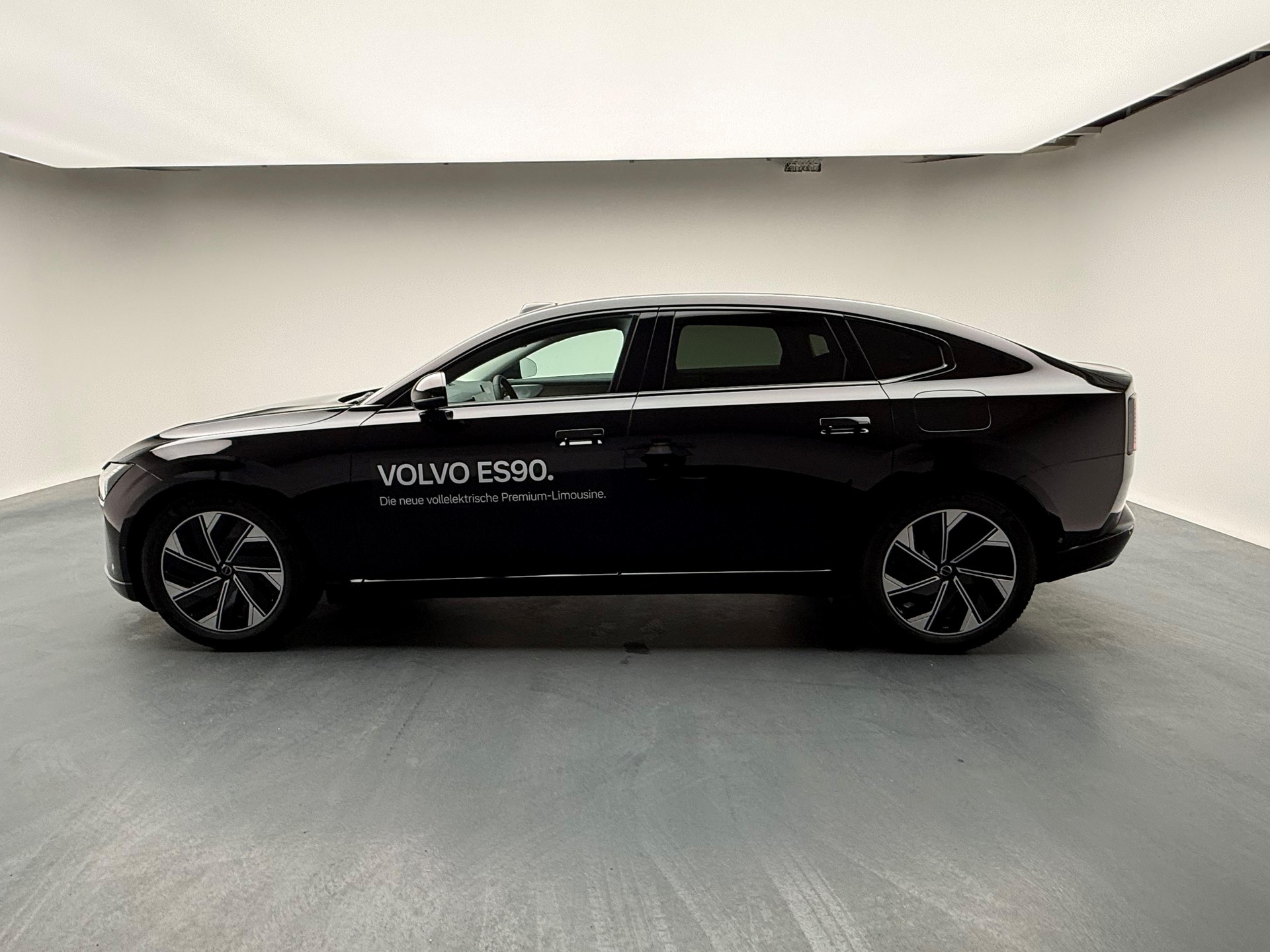 VOLVO ES90 Ultra-showroom-element-1