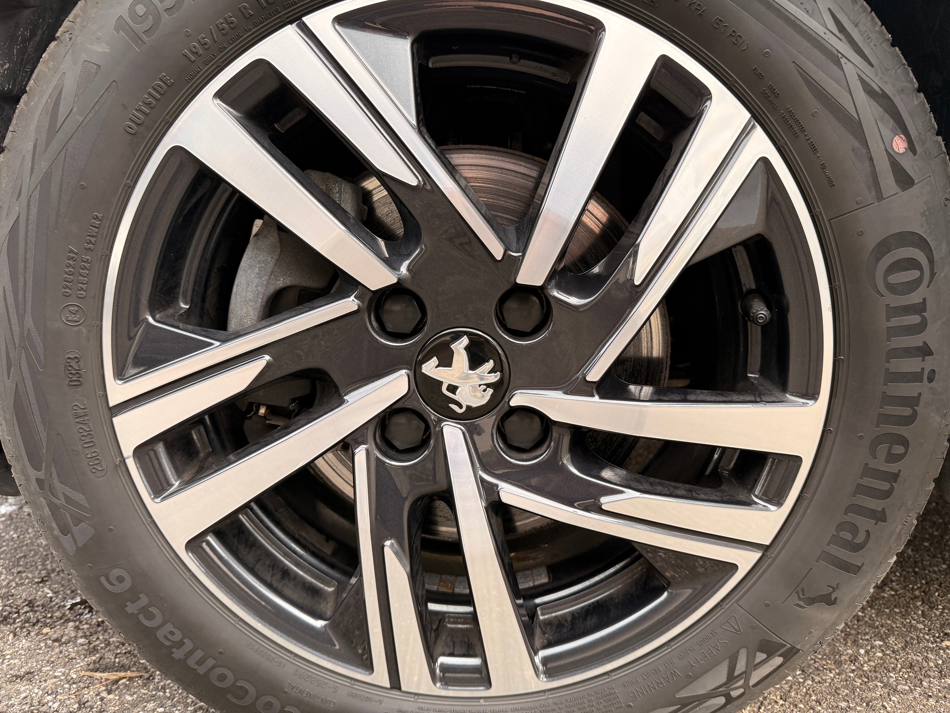 PEUGEOT 208 1.2 PureTech Allure Pack EAT8-image-12