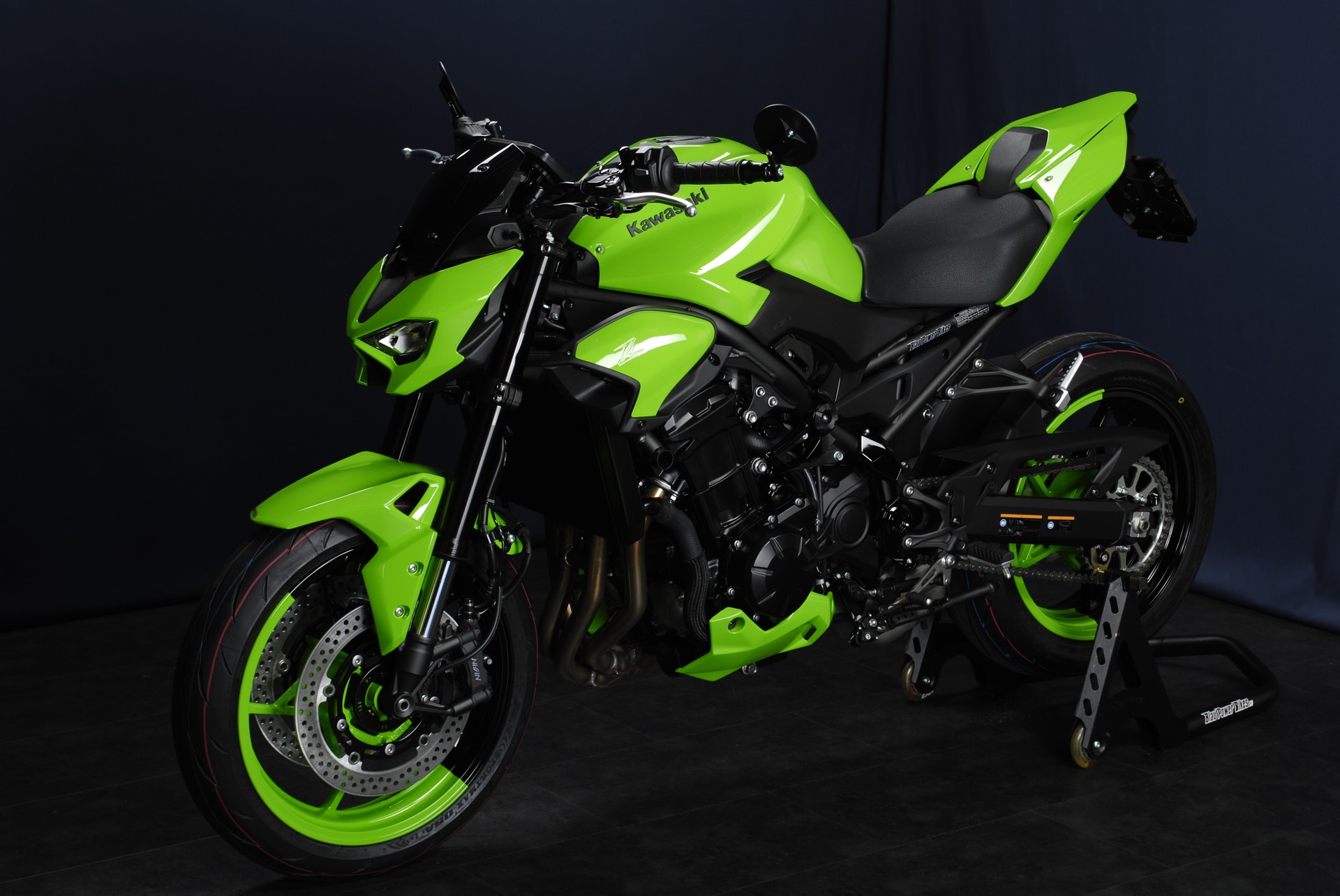 KAWASAKI Z 900 MY26 - Sonderumbau Racing green-image-10