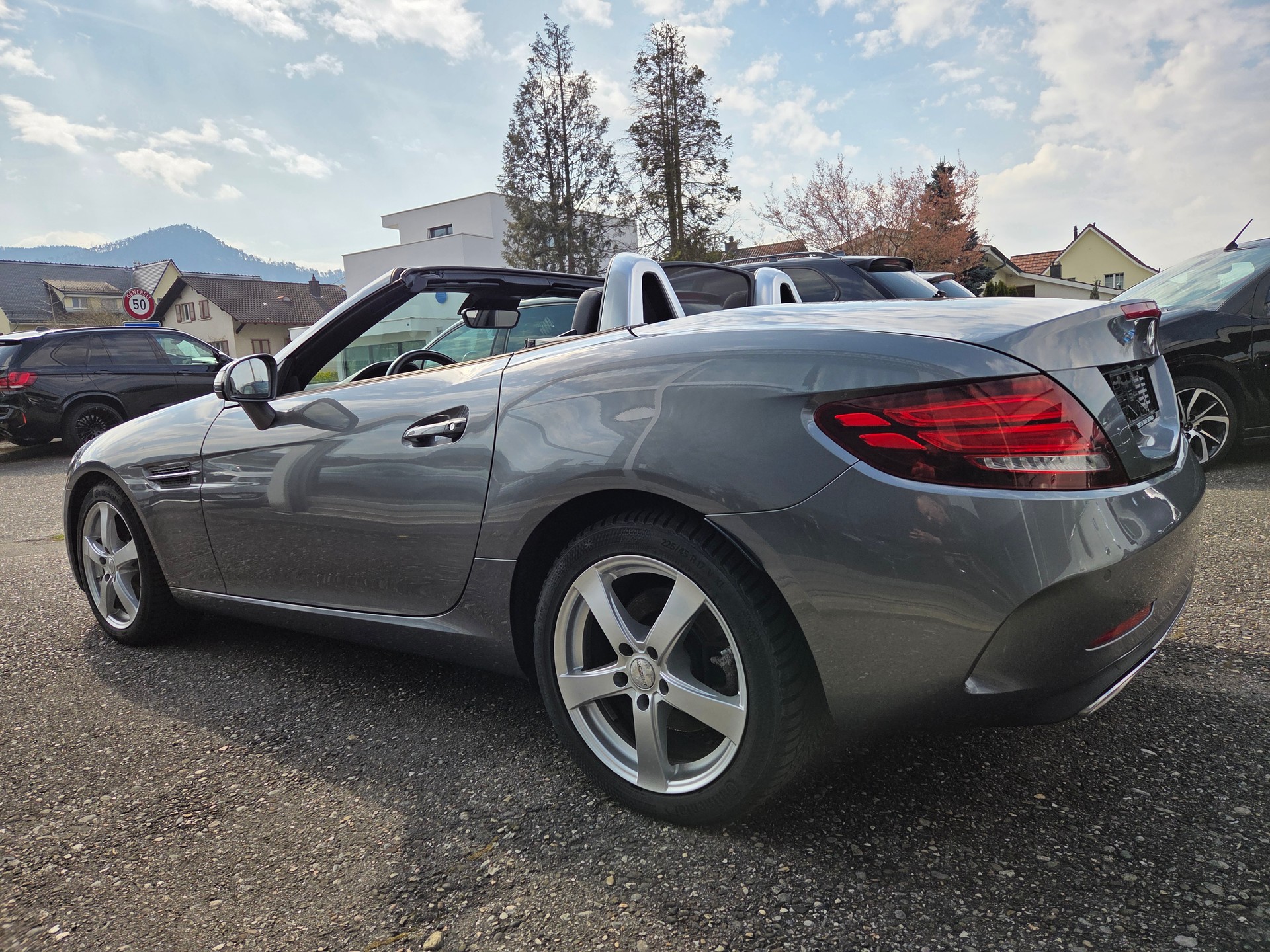 MERCEDES-BENZ SLC 200 AMG Line 9G-Tronic-image-4