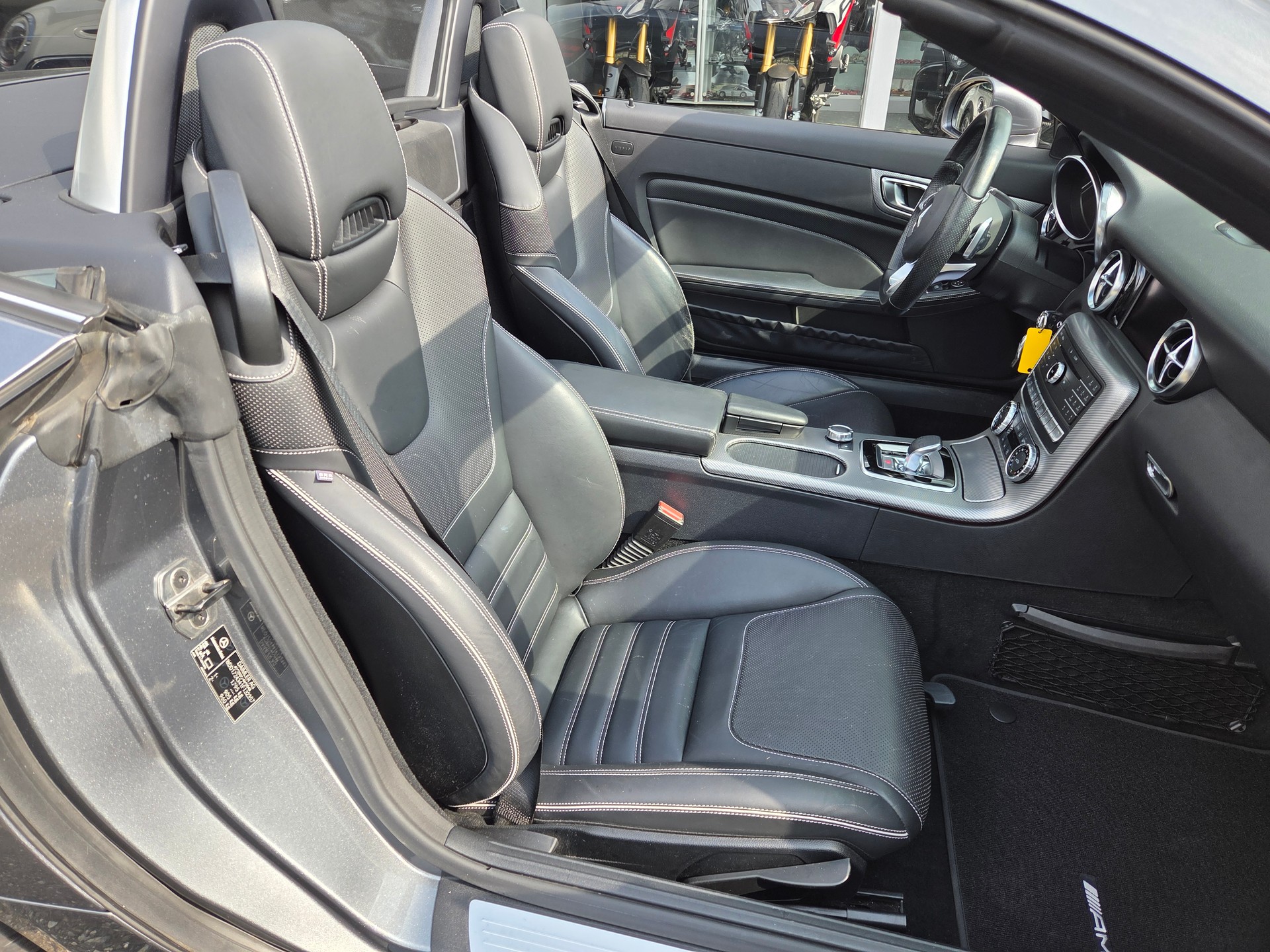 MERCEDES-BENZ SLC 200 AMG Line 9G-Tronic-image-12