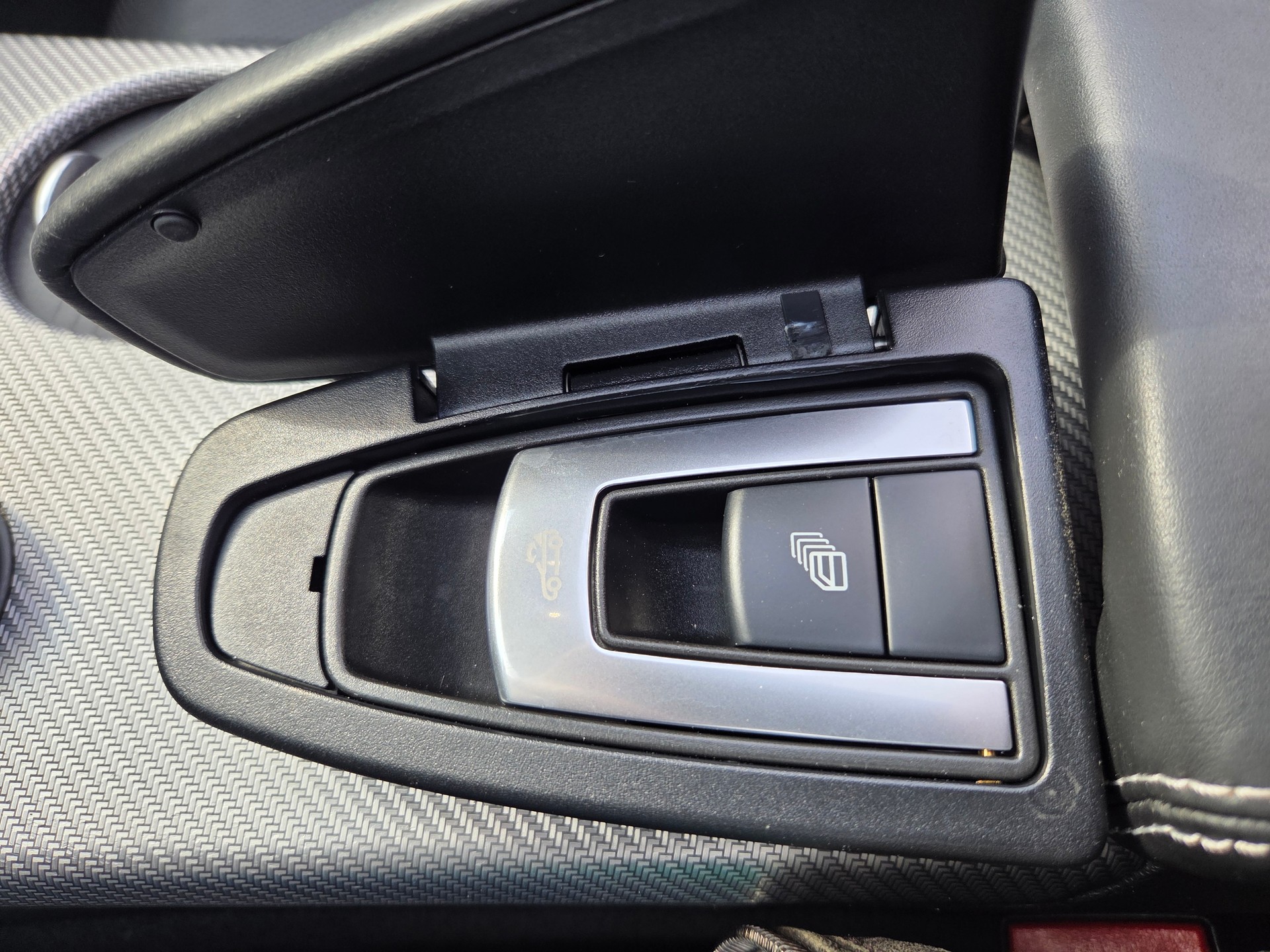 MERCEDES-BENZ SLC 200 AMG Line 9G-Tronic-image-20