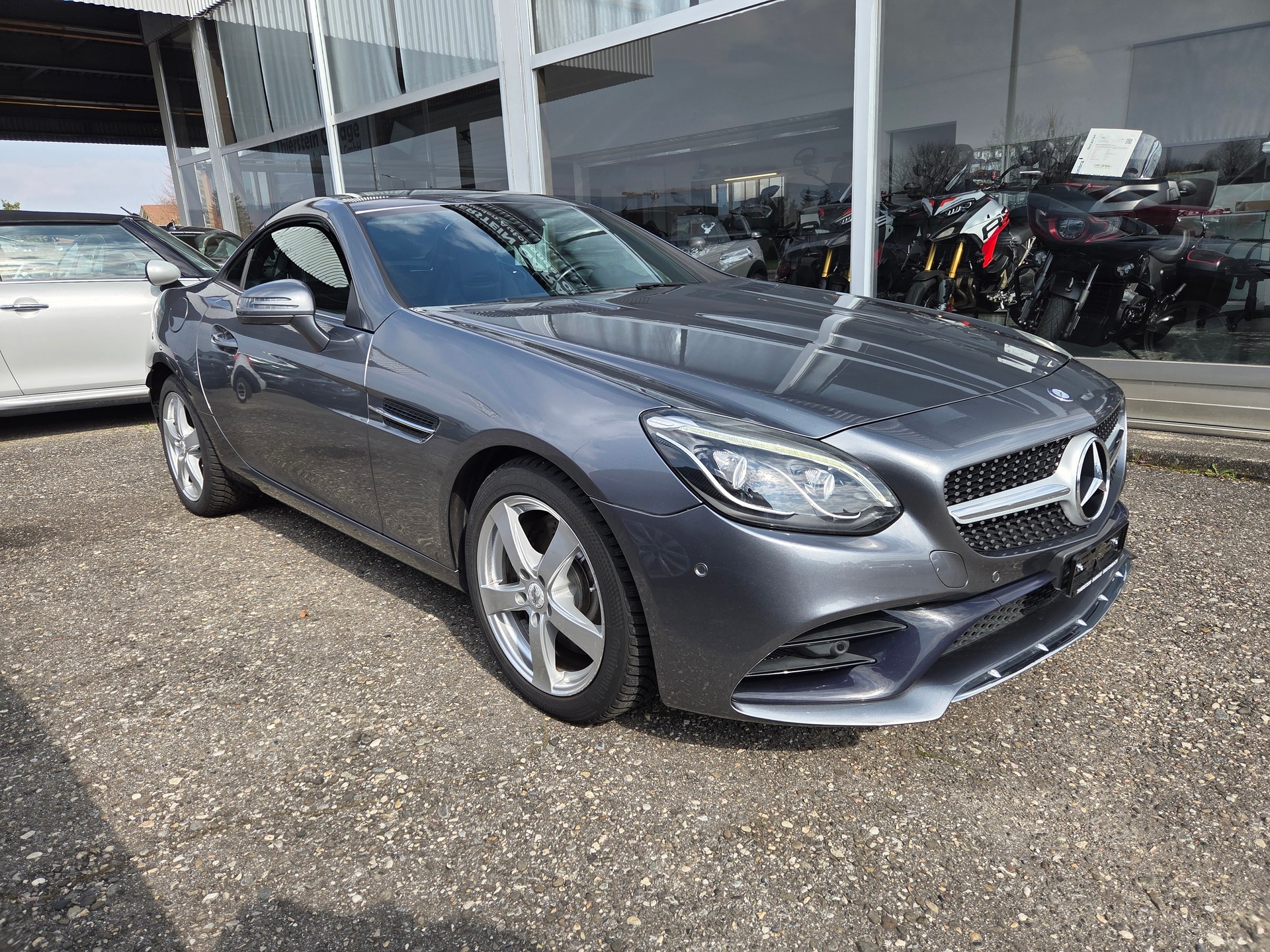 MERCEDES-BENZ SLC 200 AMG Line 9G-Tronic-showroom-element-1
