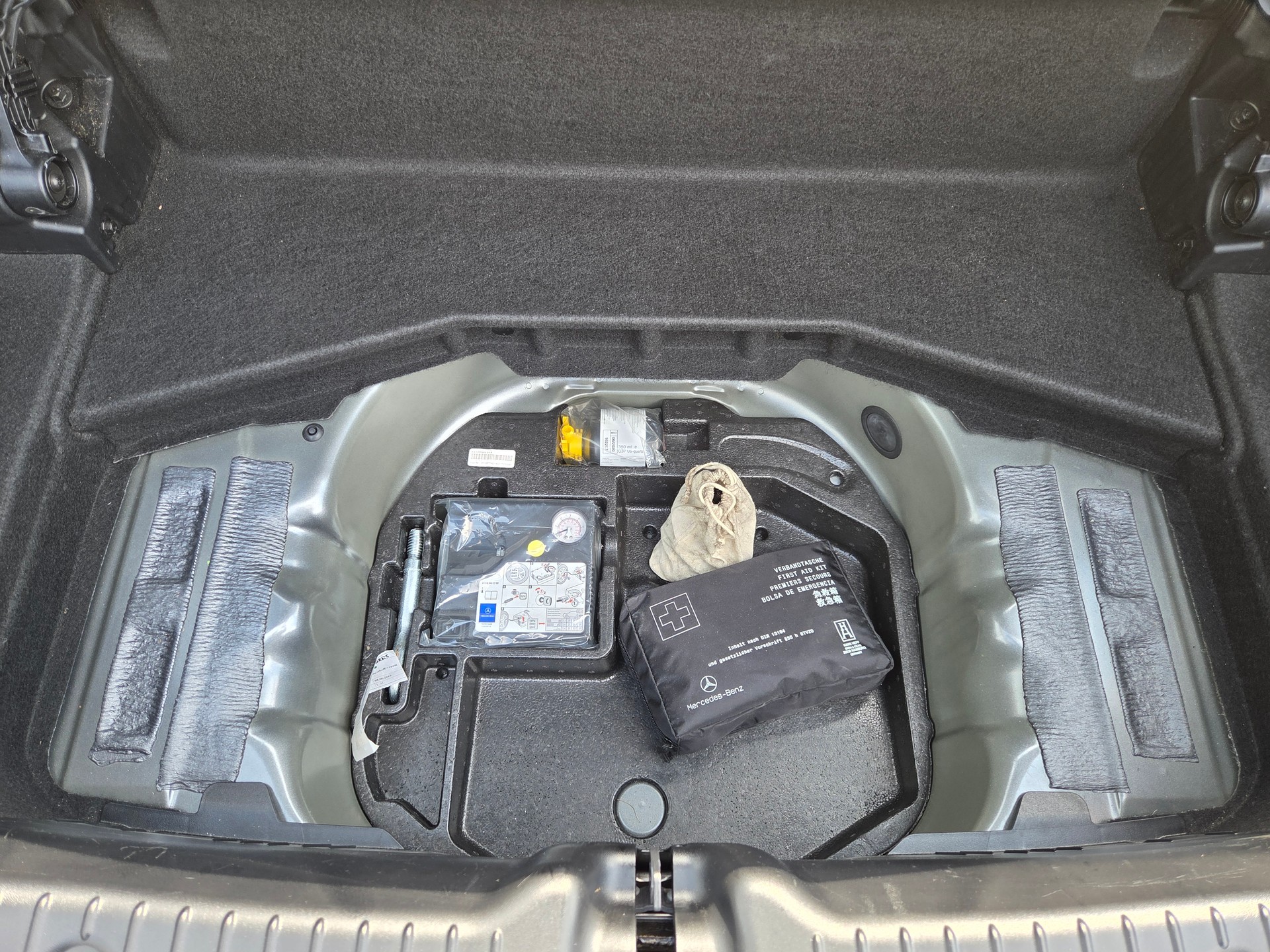 MERCEDES-BENZ SLC 200 AMG Line 9G-Tronic-image-22