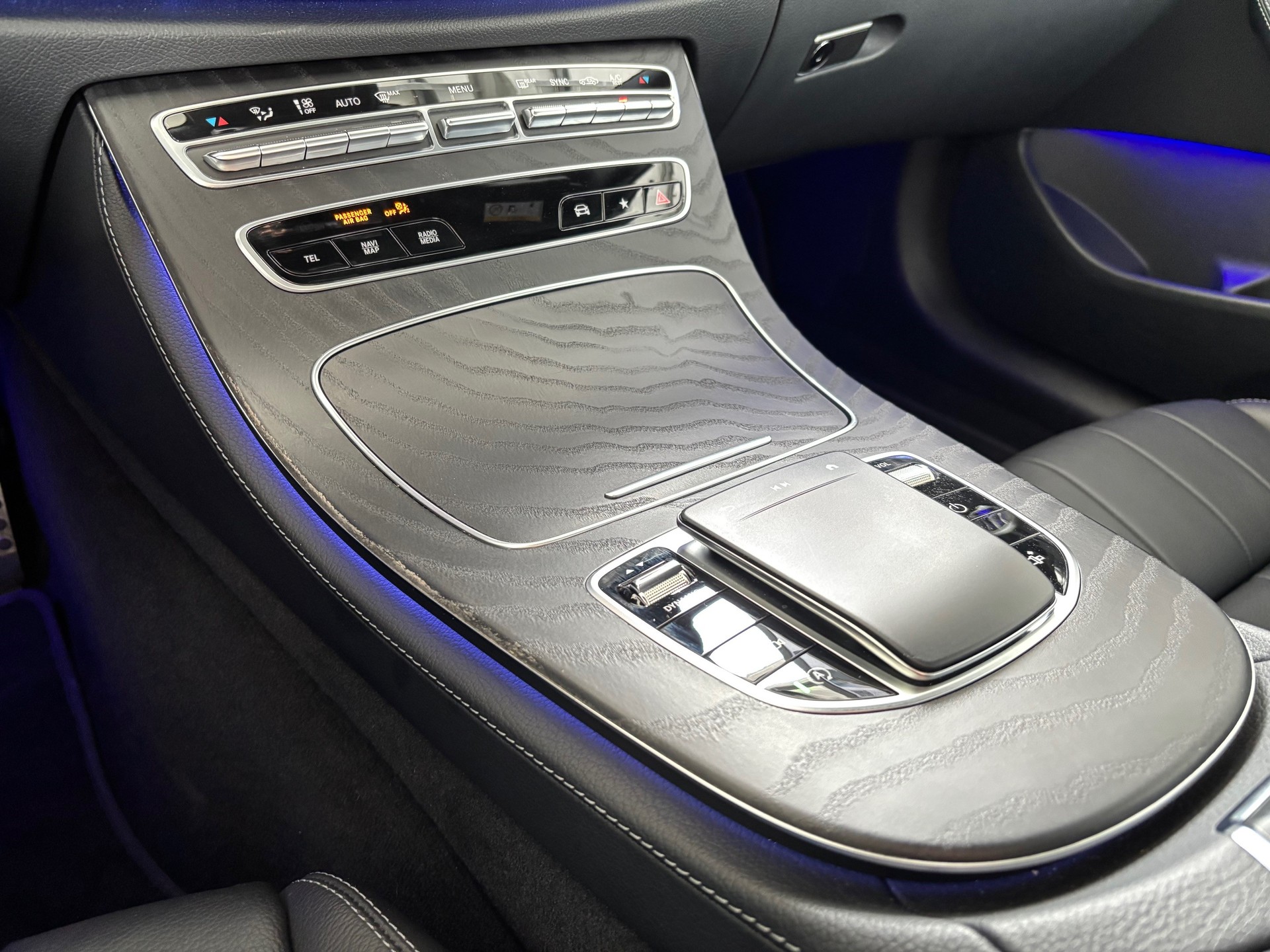 MERCEDES-BENZ E 450 Coupé 4Matic AMG Line-image-7