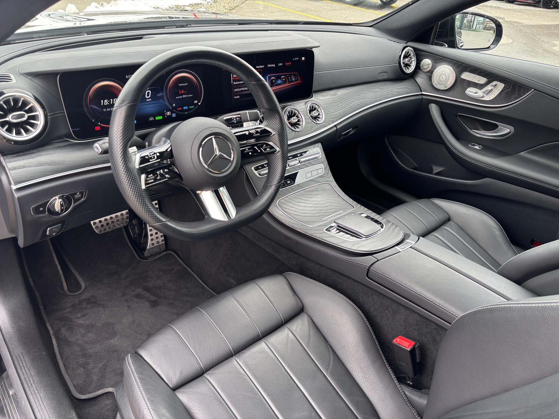 MERCEDES-BENZ E 450 Coupé 4Matic AMG Line-image-8