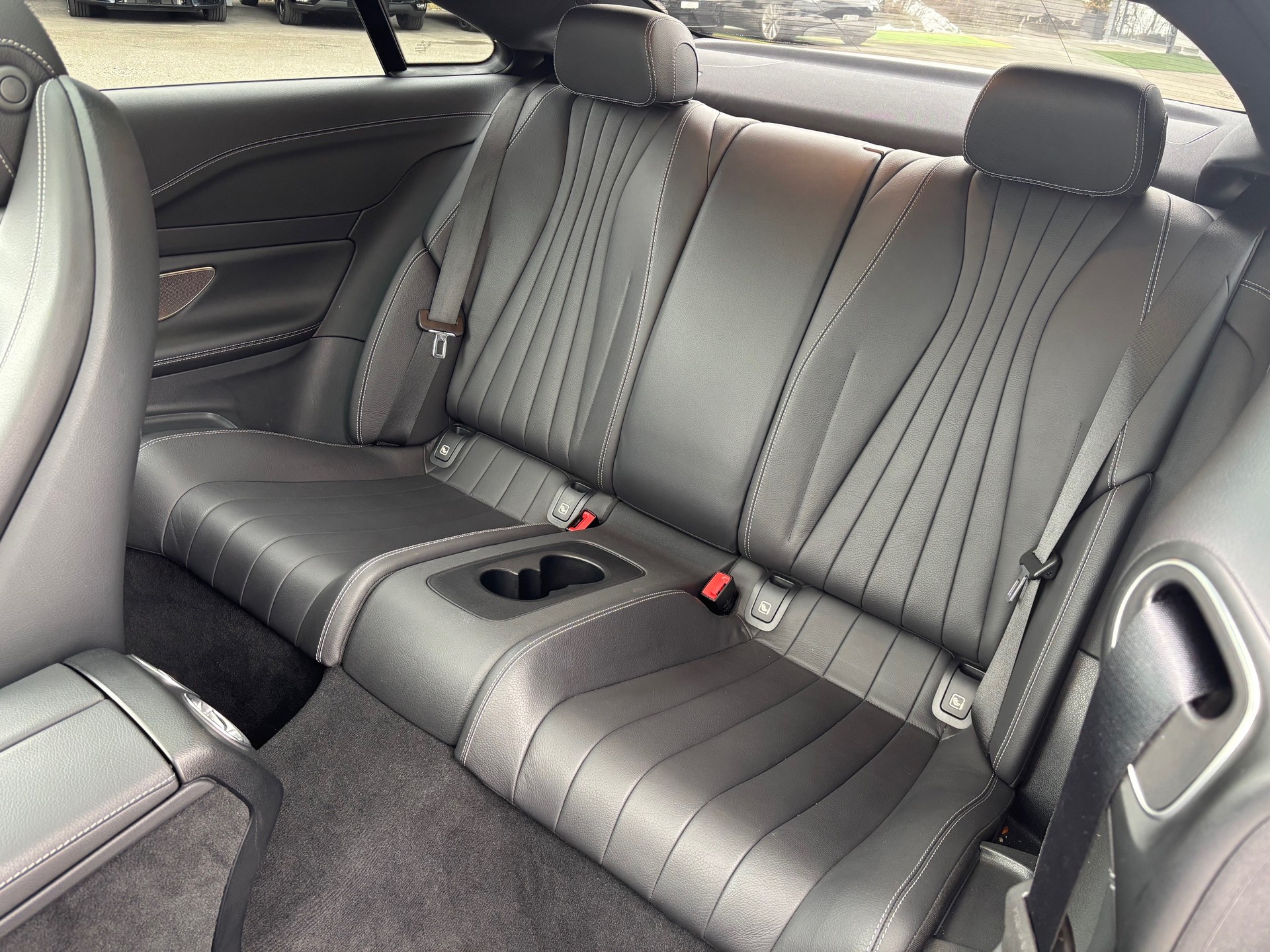 MERCEDES-BENZ E 450 Coupé 4Matic AMG Line-image-13
