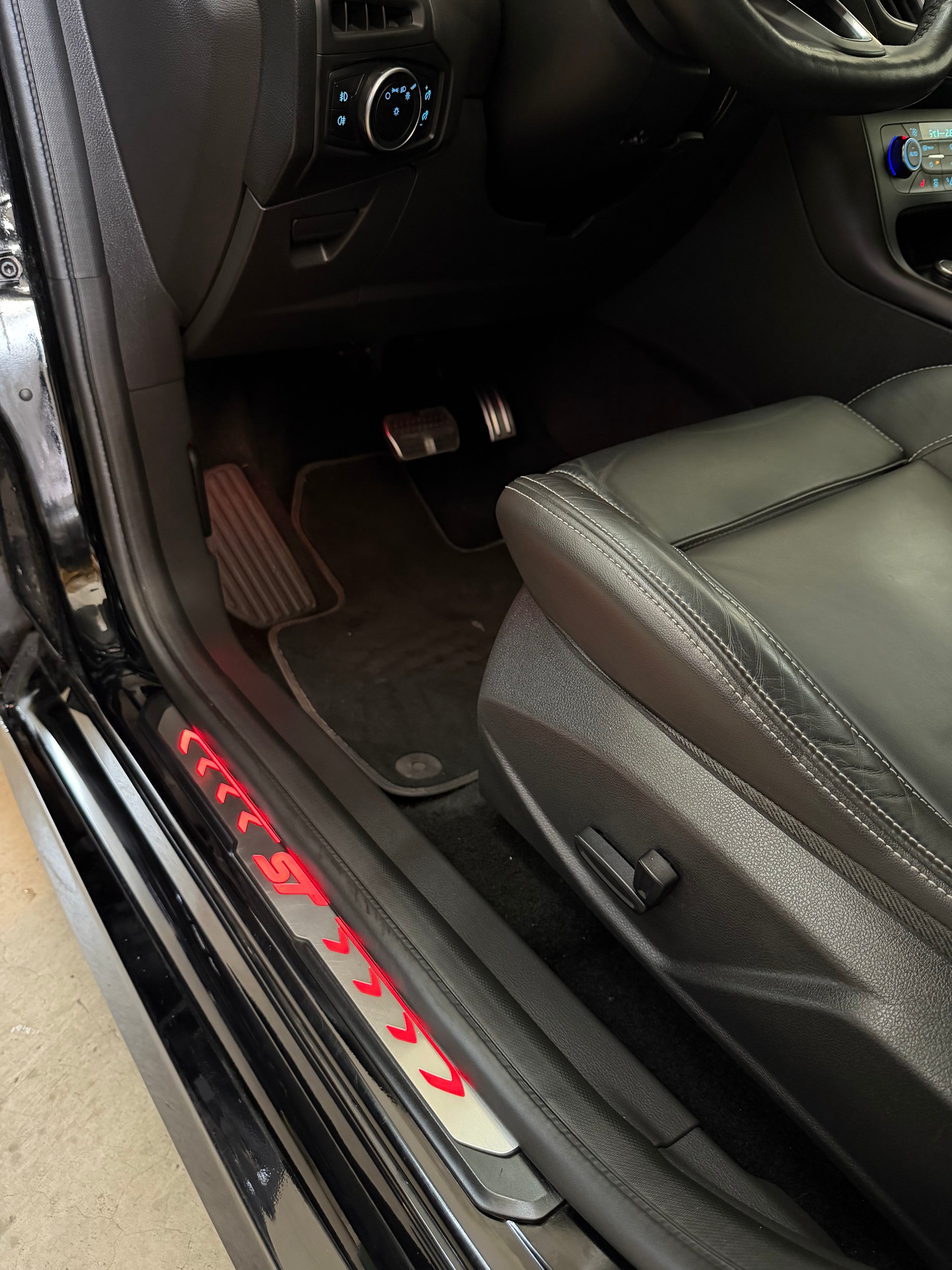 FORD Focus 2.0 TDCi ST3 Powershift-image-14
