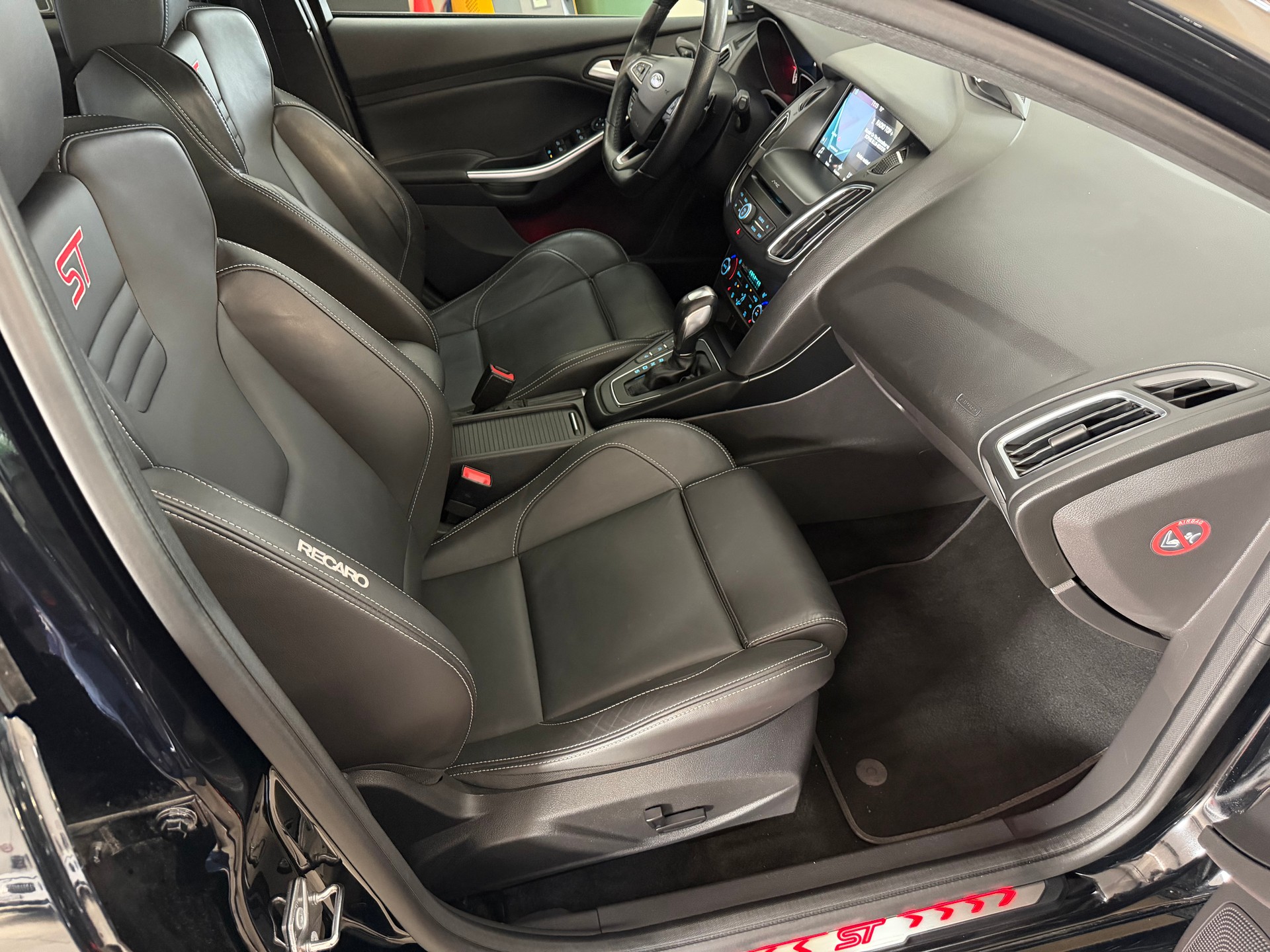 FORD Focus 2.0 TDCi ST3 Powershift-image-10