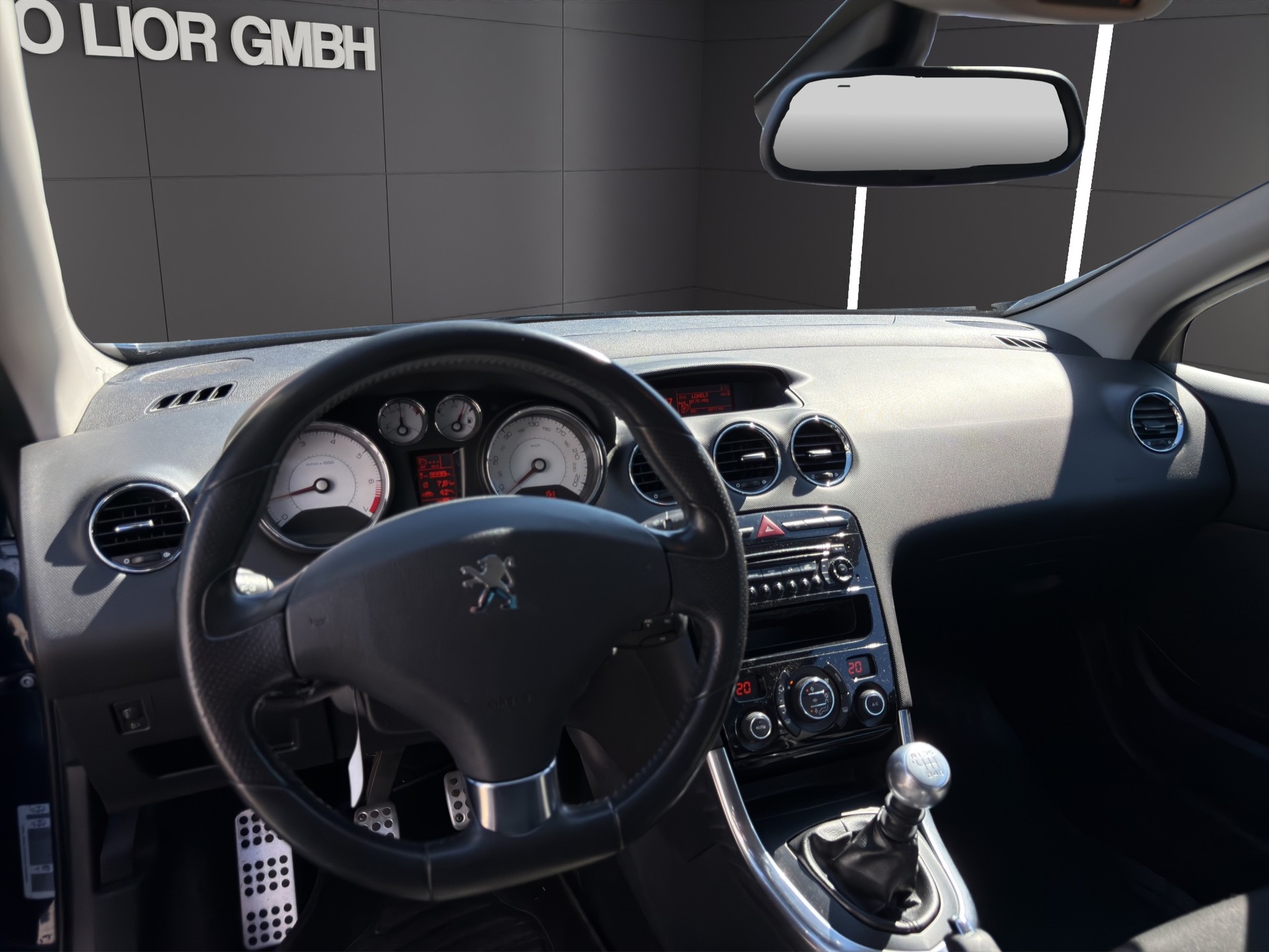 PEUGEOT 308 CC 1.6 16V Turbo Platinum-image-8