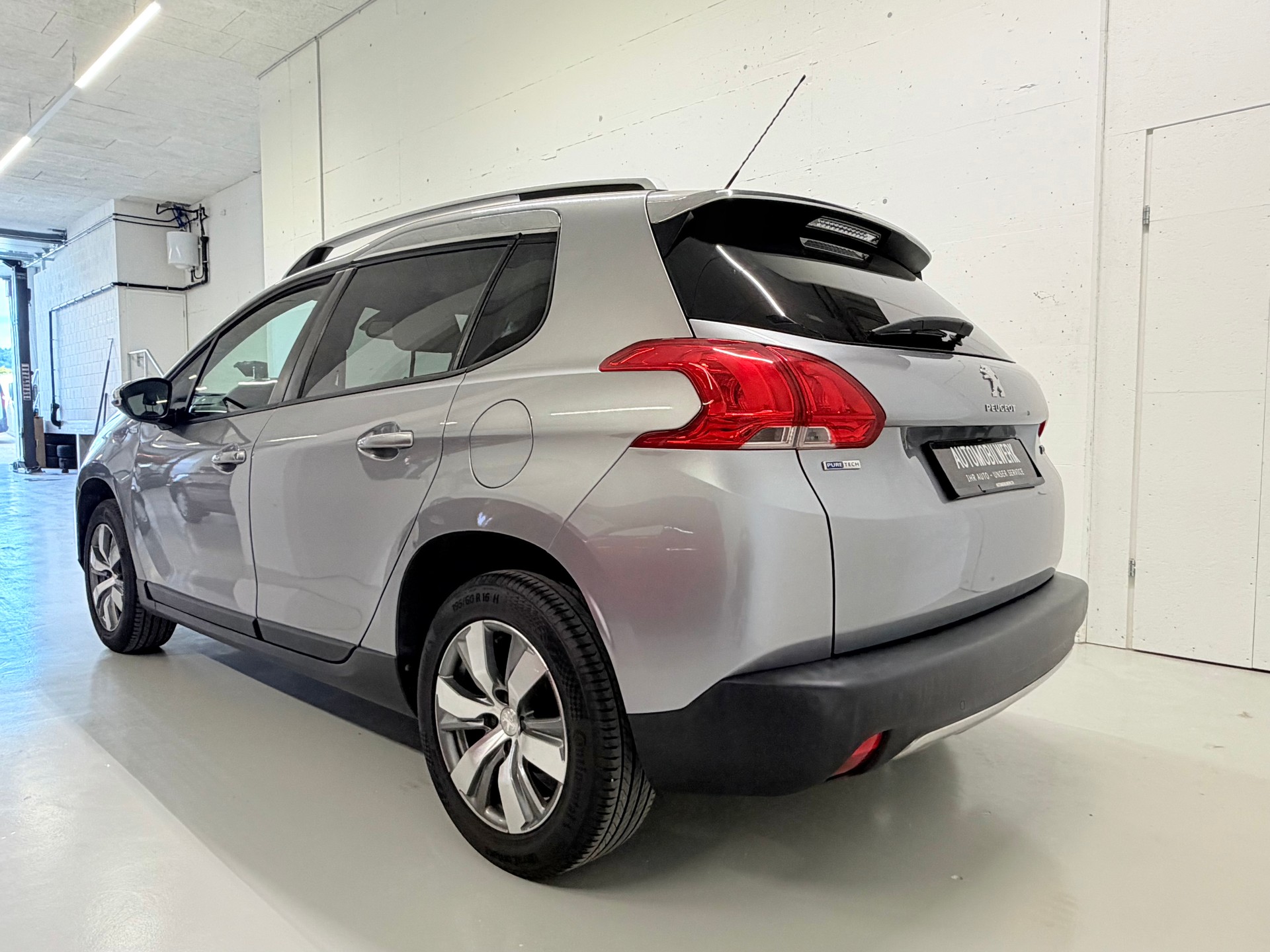 PEUGEOT 2008 1.2 PureTech Style-image-7