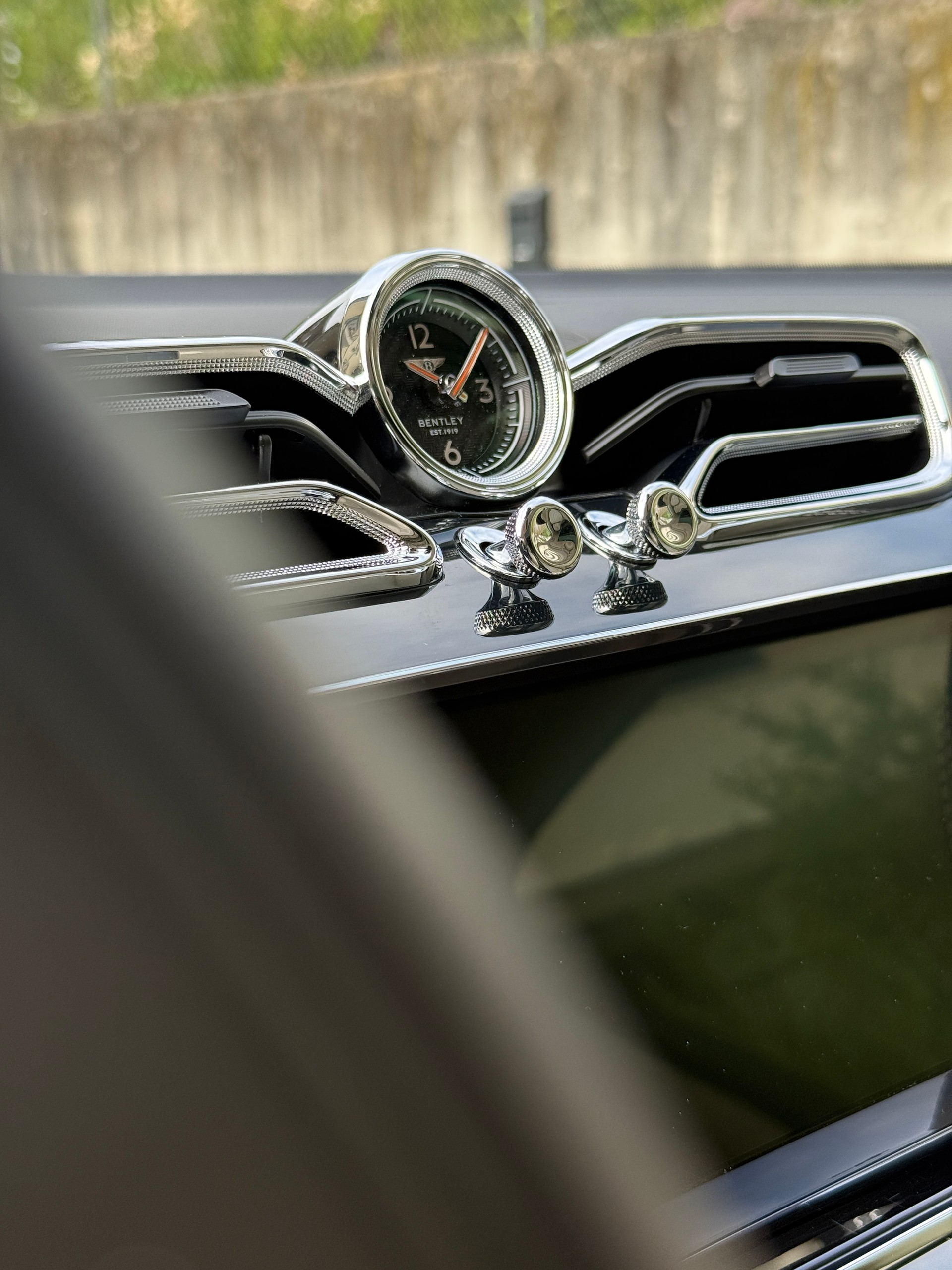 BENTLEY Bentayga V8 First Edition-image-12