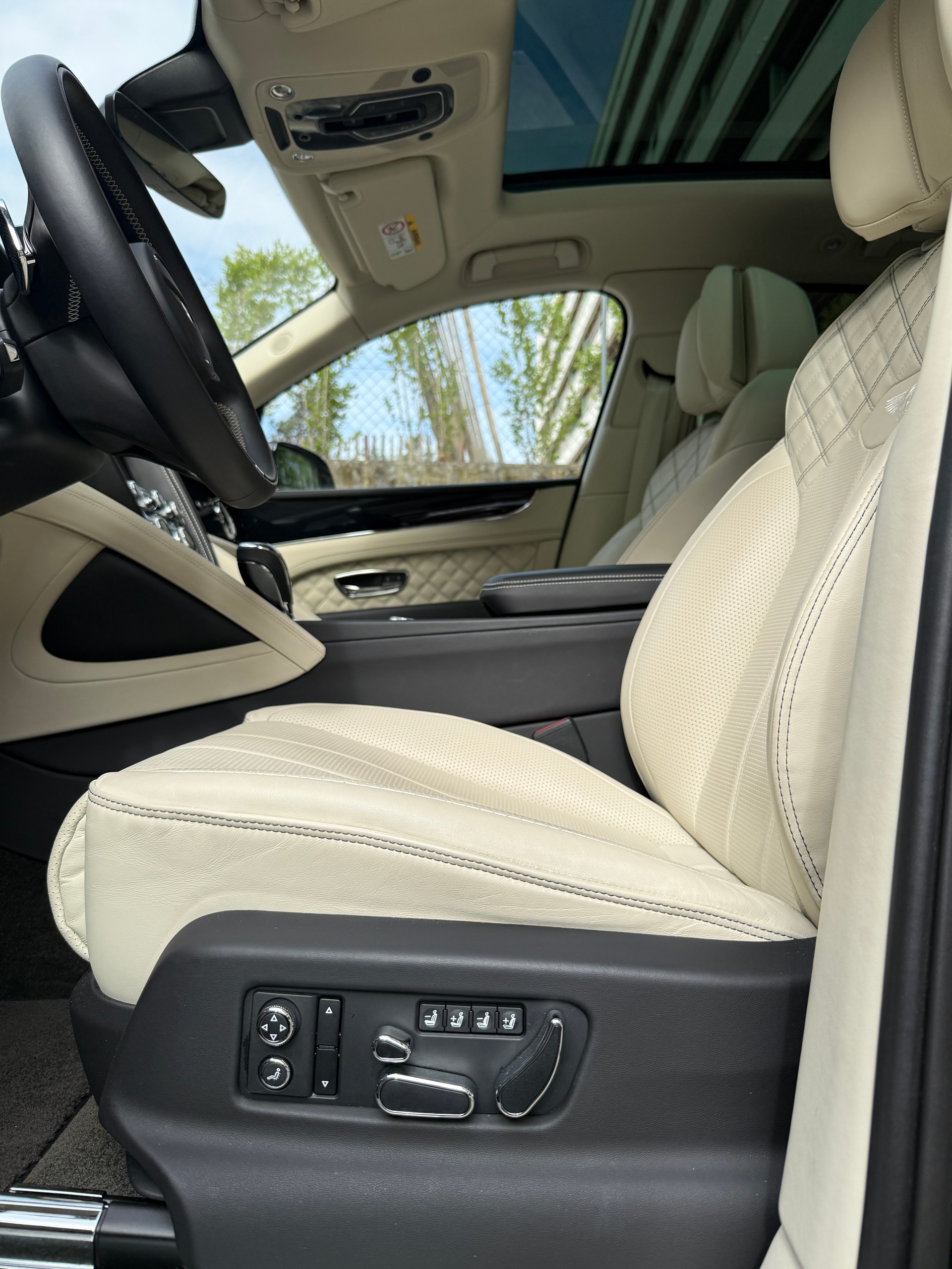 BENTLEY Bentayga V8 First Edition-image-9