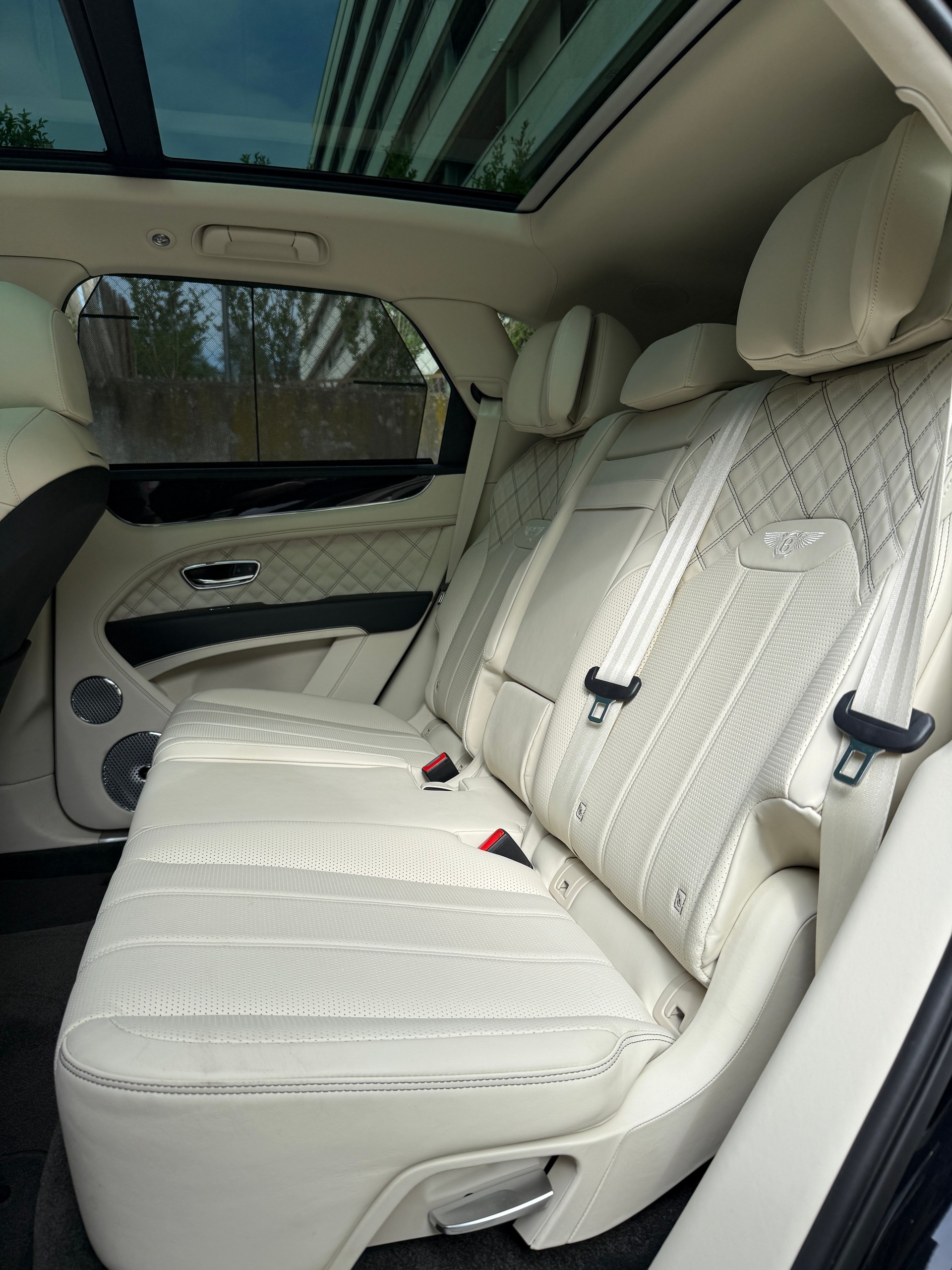 BENTLEY Bentayga V8 First Edition-image-15