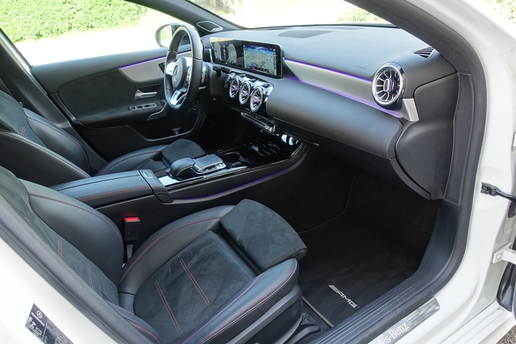 MERCEDES-BENZ A 250e AMG Line 8G-DCT-image-15