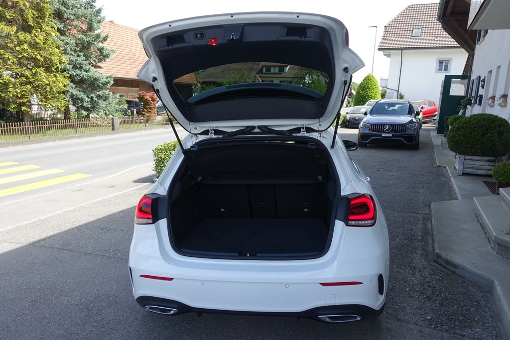 MERCEDES-BENZ A 250e AMG Line 8G-DCT-image-12