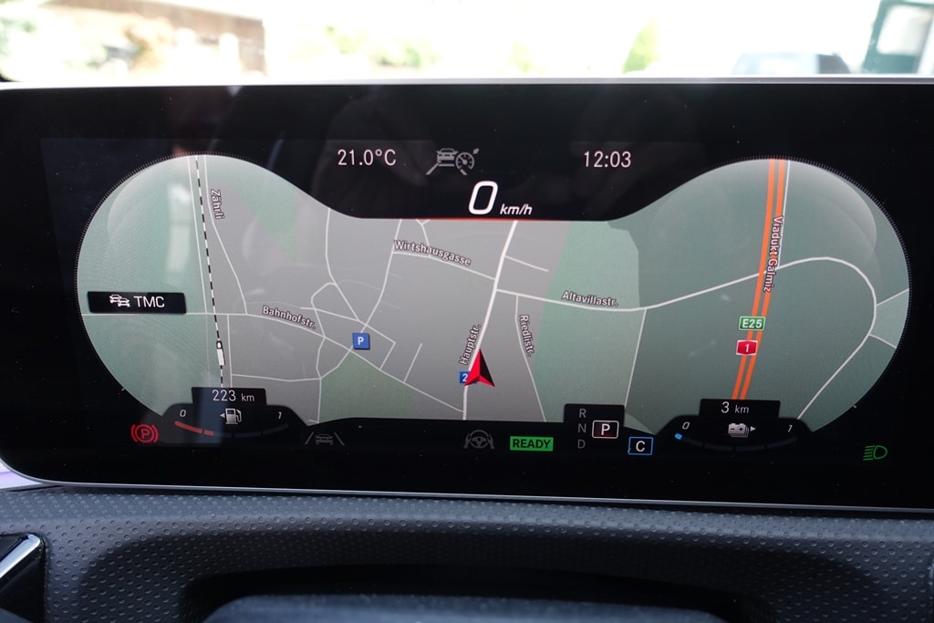 MERCEDES-BENZ A 250e AMG Line 8G-DCT-image-9