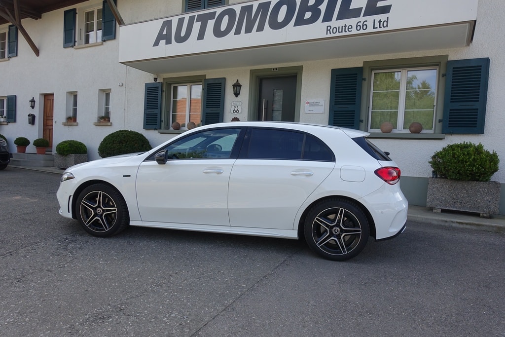 MERCEDES-BENZ A 250e AMG Line 8G-DCT-image-4