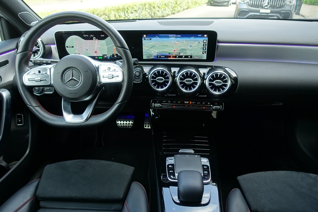 MERCEDES-BENZ A 250e AMG Line 8G-DCT-image-8