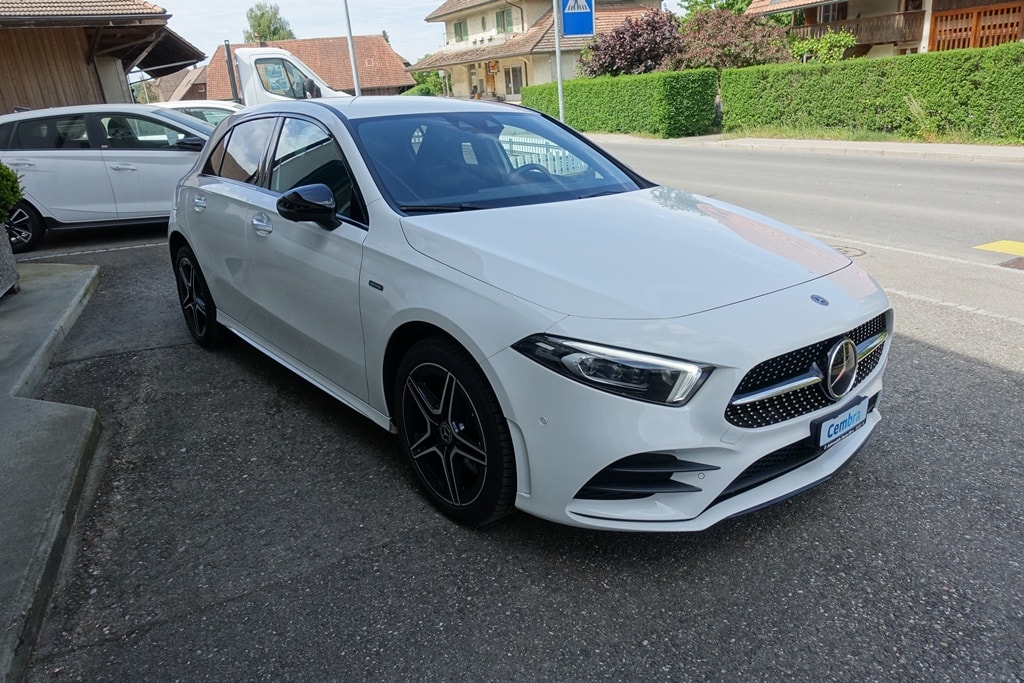 MERCEDES-BENZ A 250e AMG Line 8G-DCT-image-2