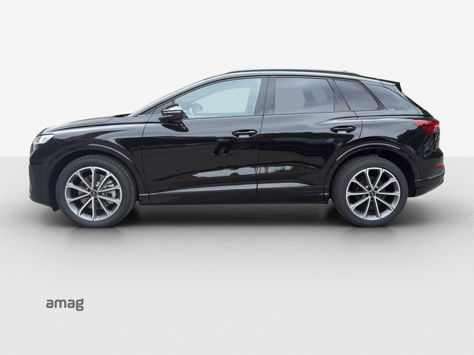 AUDI Q4 e-tron 45 Edition Swiss Ski quattro-showroom-element-1