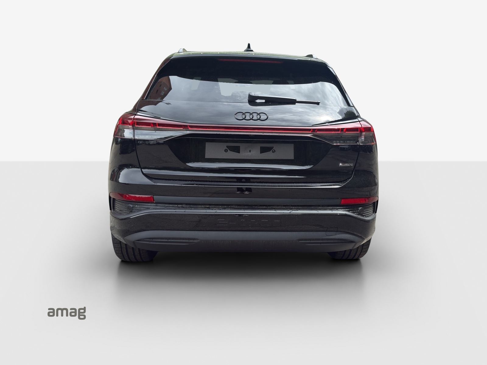 AUDI Q4 e-tron 45 Edition Swiss Ski quattro-showroom-element-3