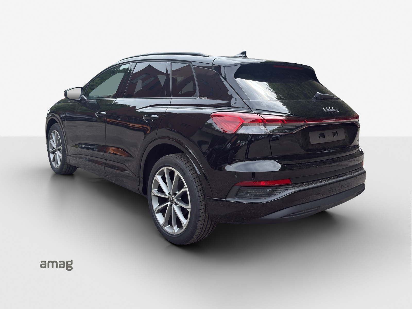 AUDI Q4 e-tron 45 Edition Swiss Ski quattro-showroom-element-2