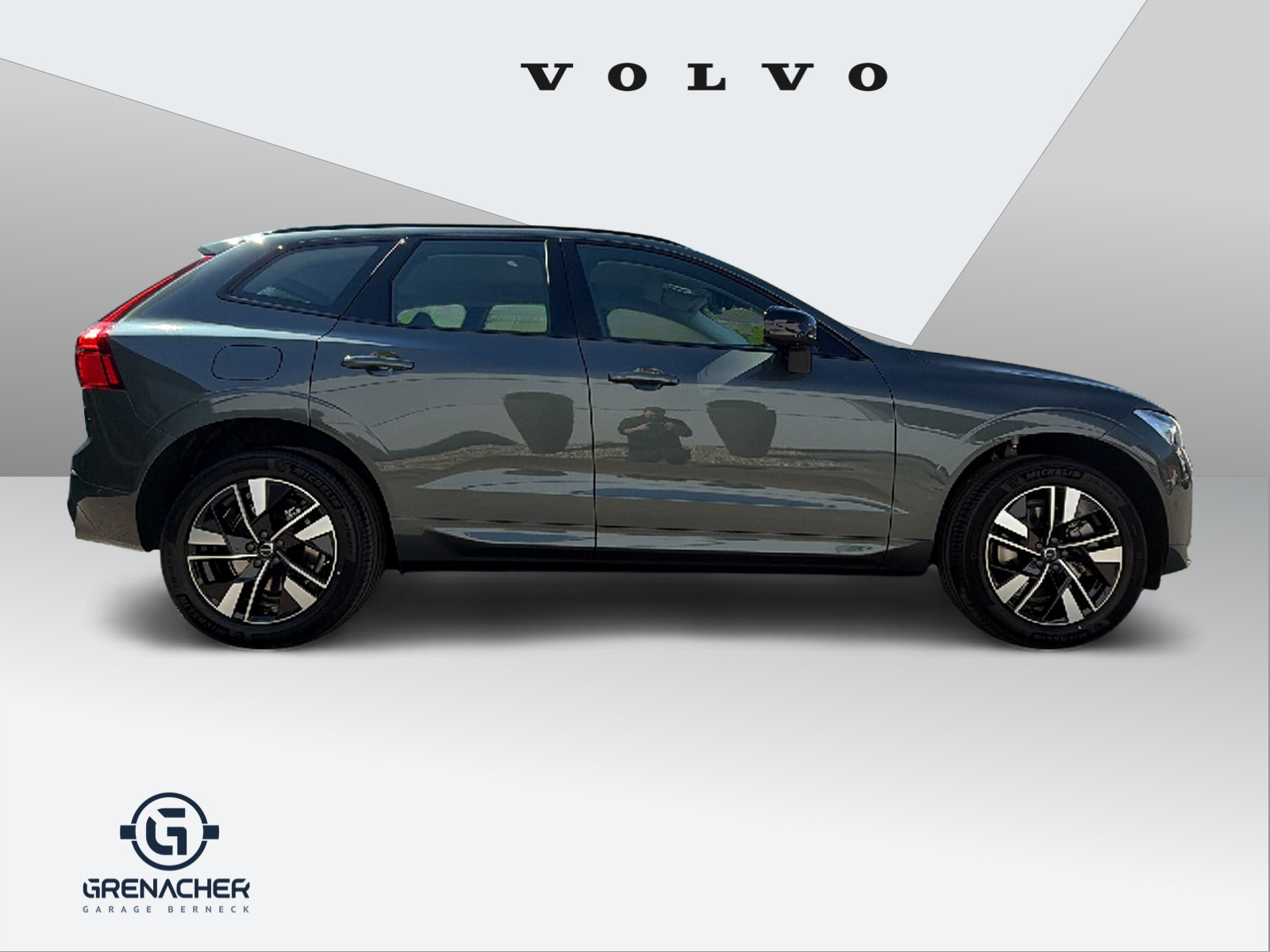 VOLVO XC60 2.0 T6 TE Plus Dark eAWD-showroom-element-2